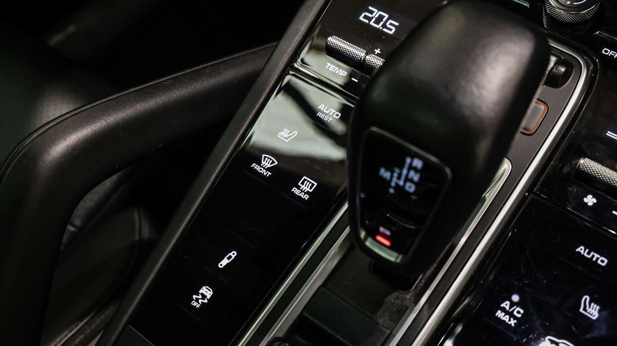Porsche Cayenne view 16