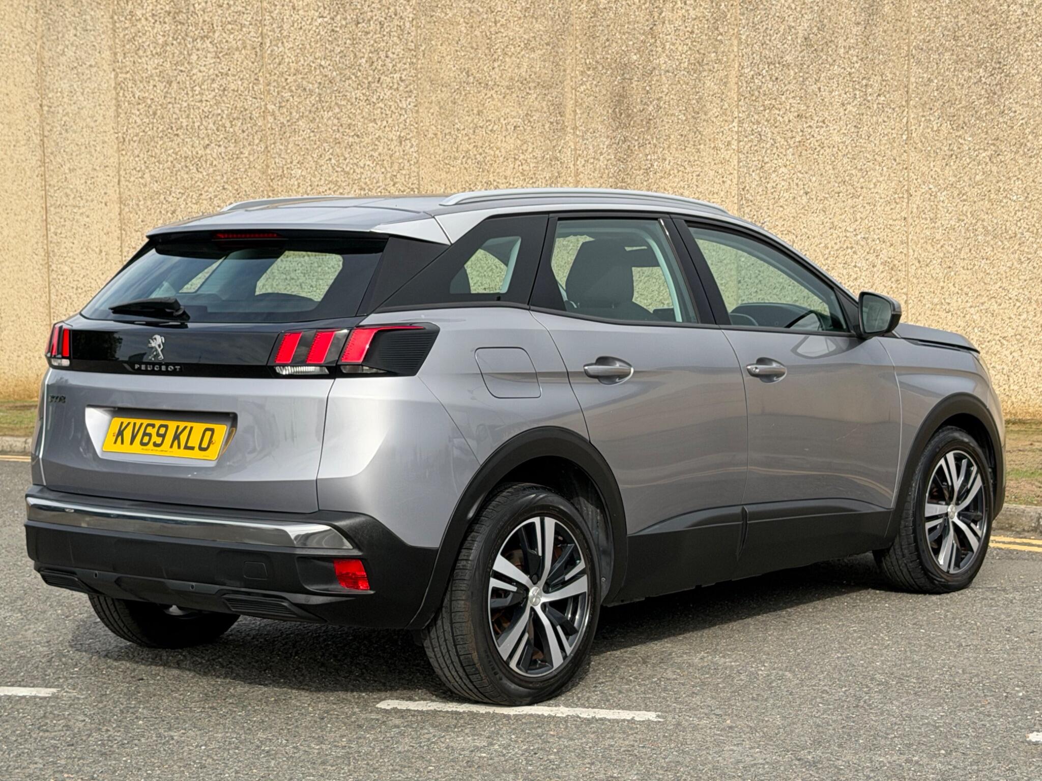 Peugeot 3008 view 9