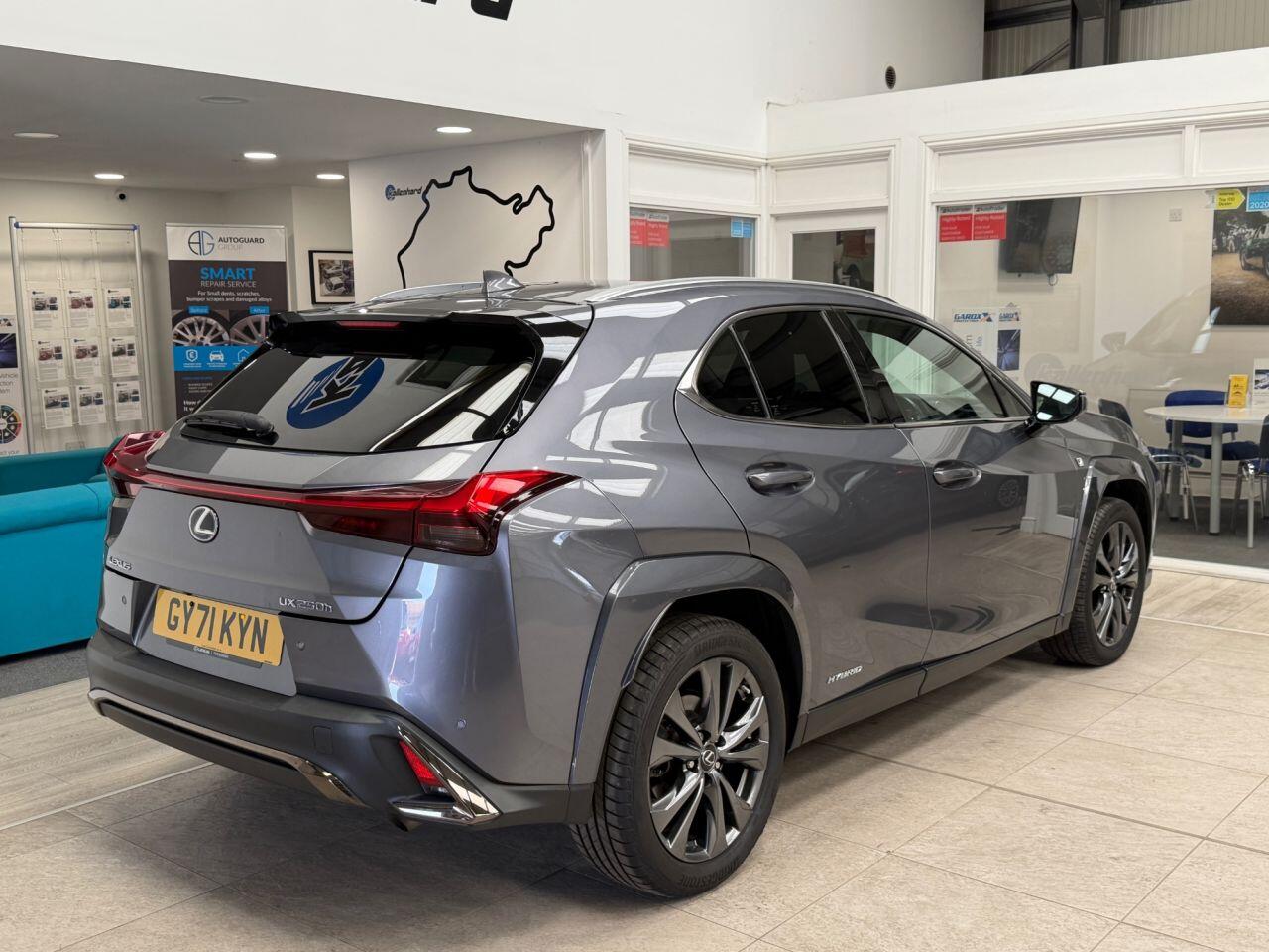 Lexus Ux view 23