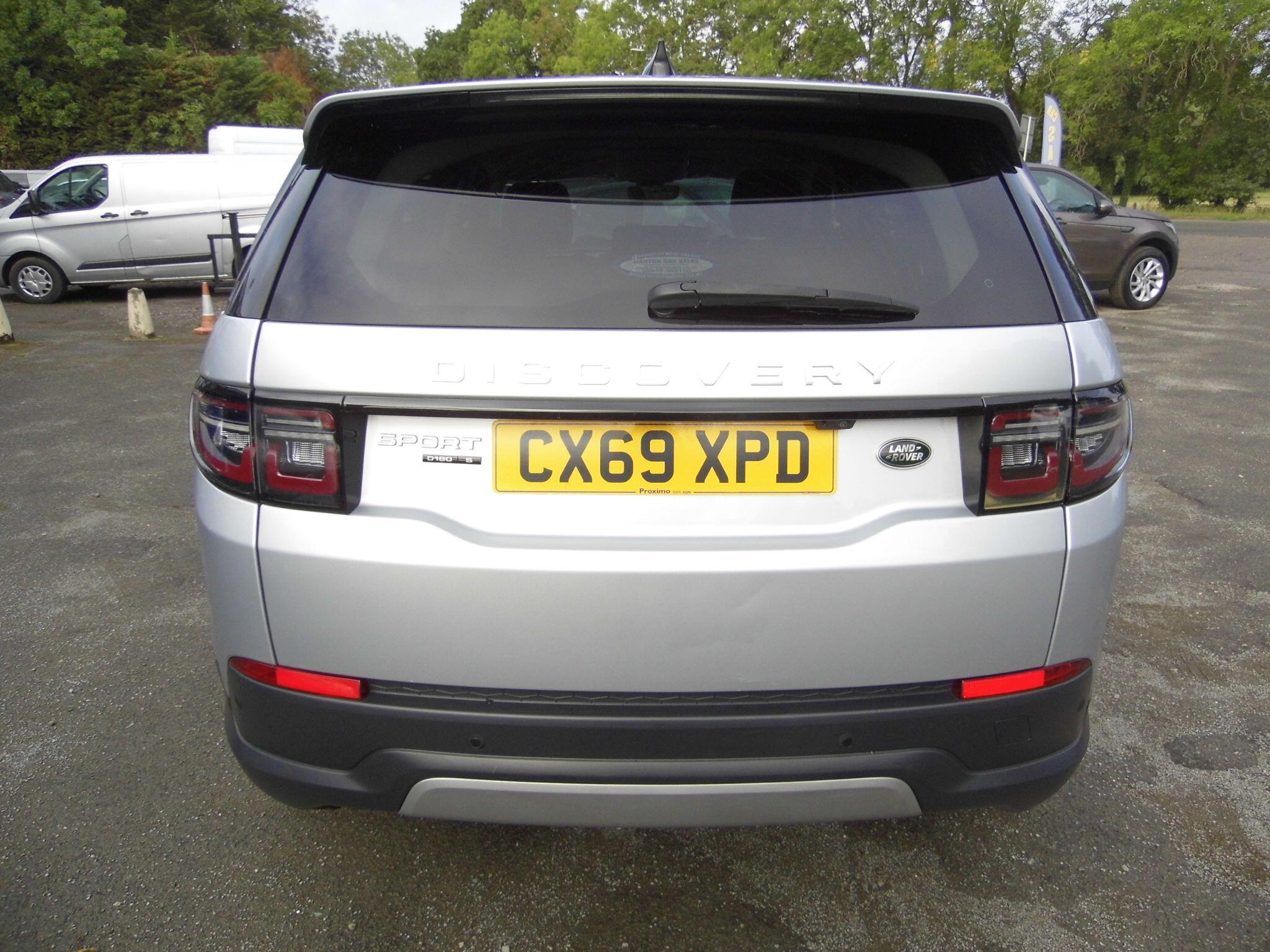Land Rover Discovery Sport view 6