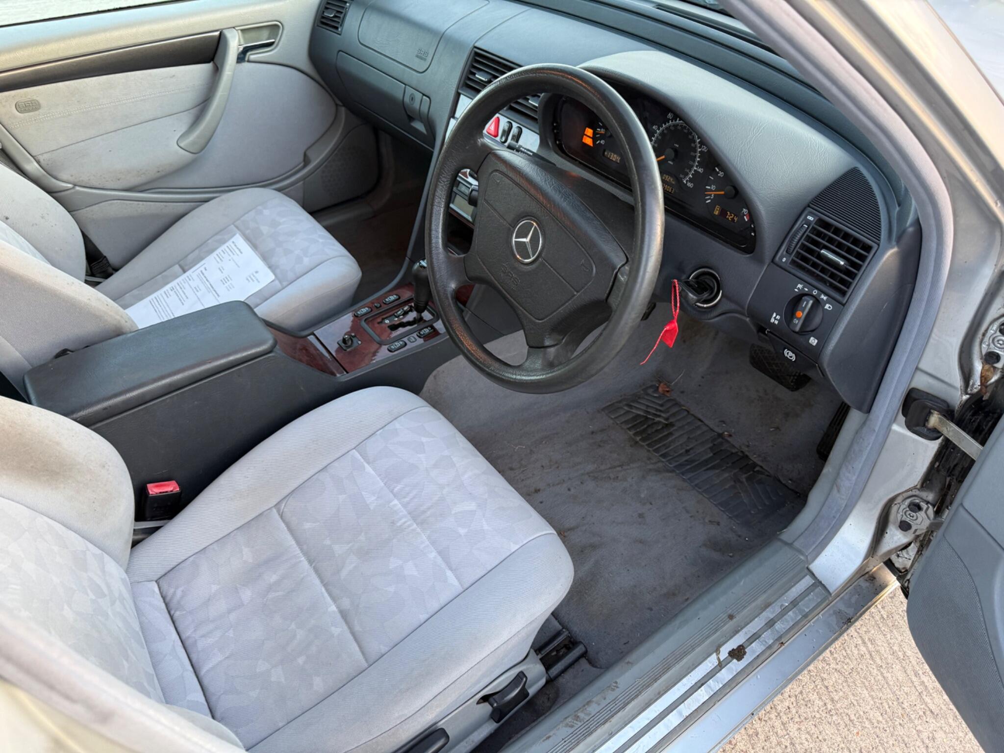 Mercedes-Benz C Class 2.4 C240 Classic 5dr — photo 27 of 66