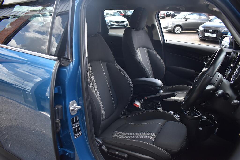Mini Cooper view 9
