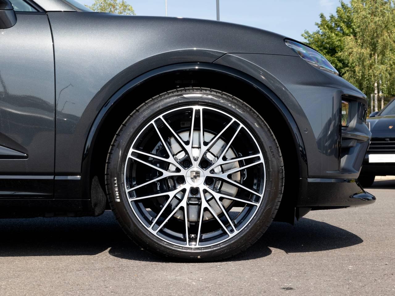 Porsche Macan view 4