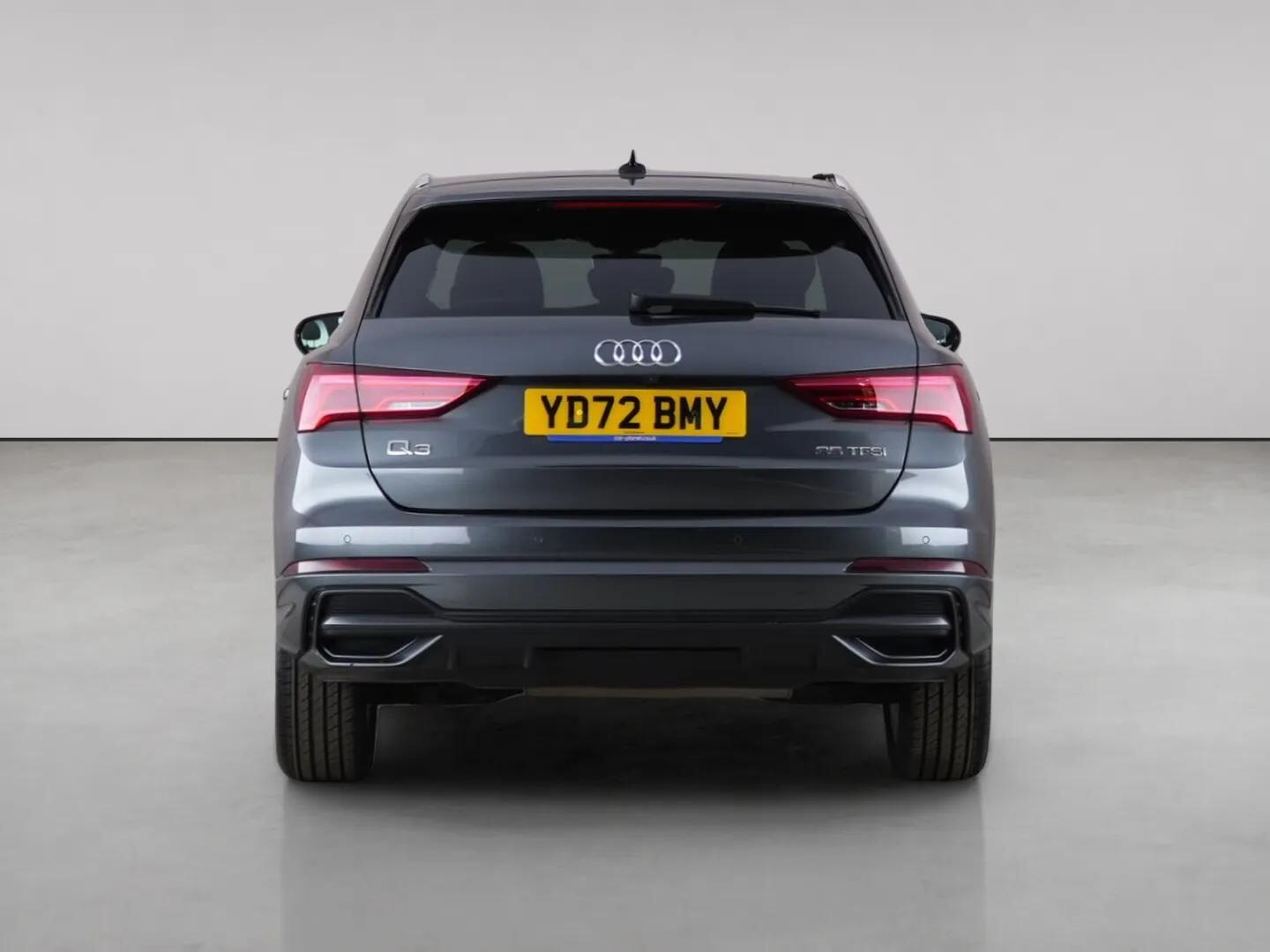 Audi Q3 view 6