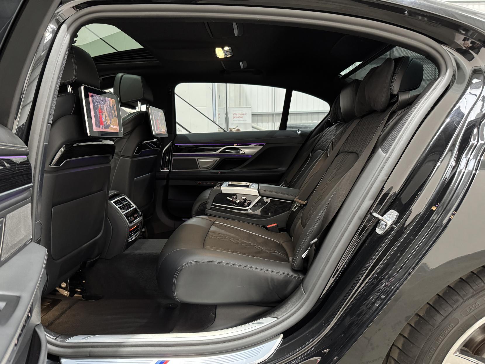 BMW 7 Series view 83