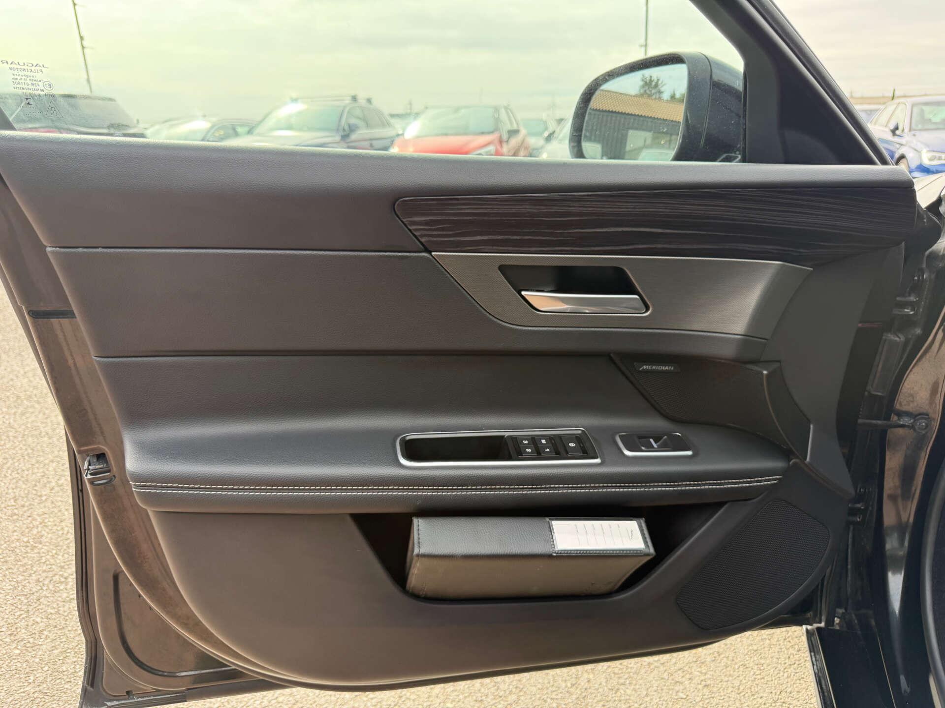 Jaguar XF view 72