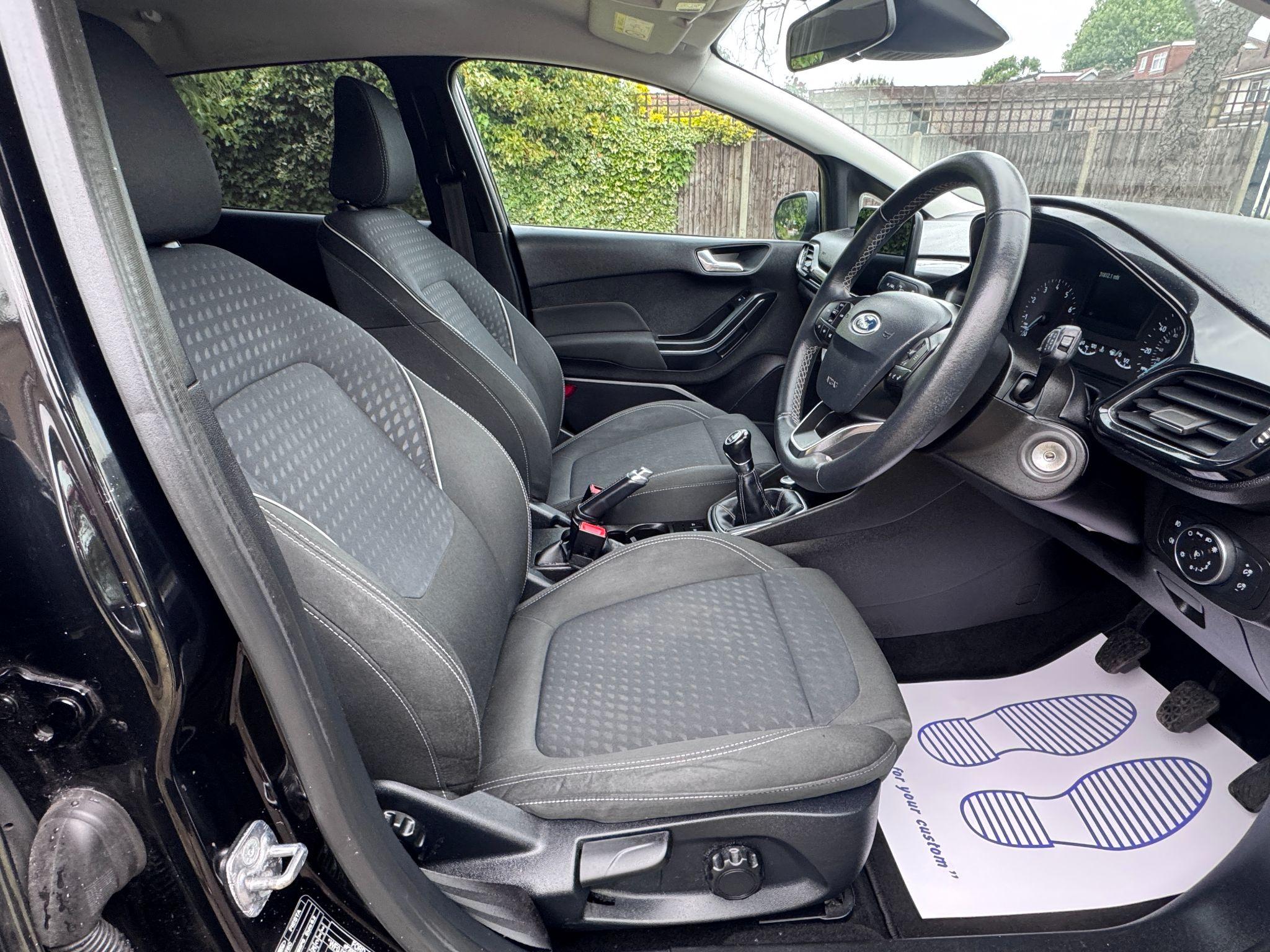 2018 Ford Fiesta image 18
