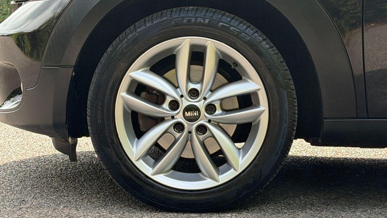 Mini Countryman view 30