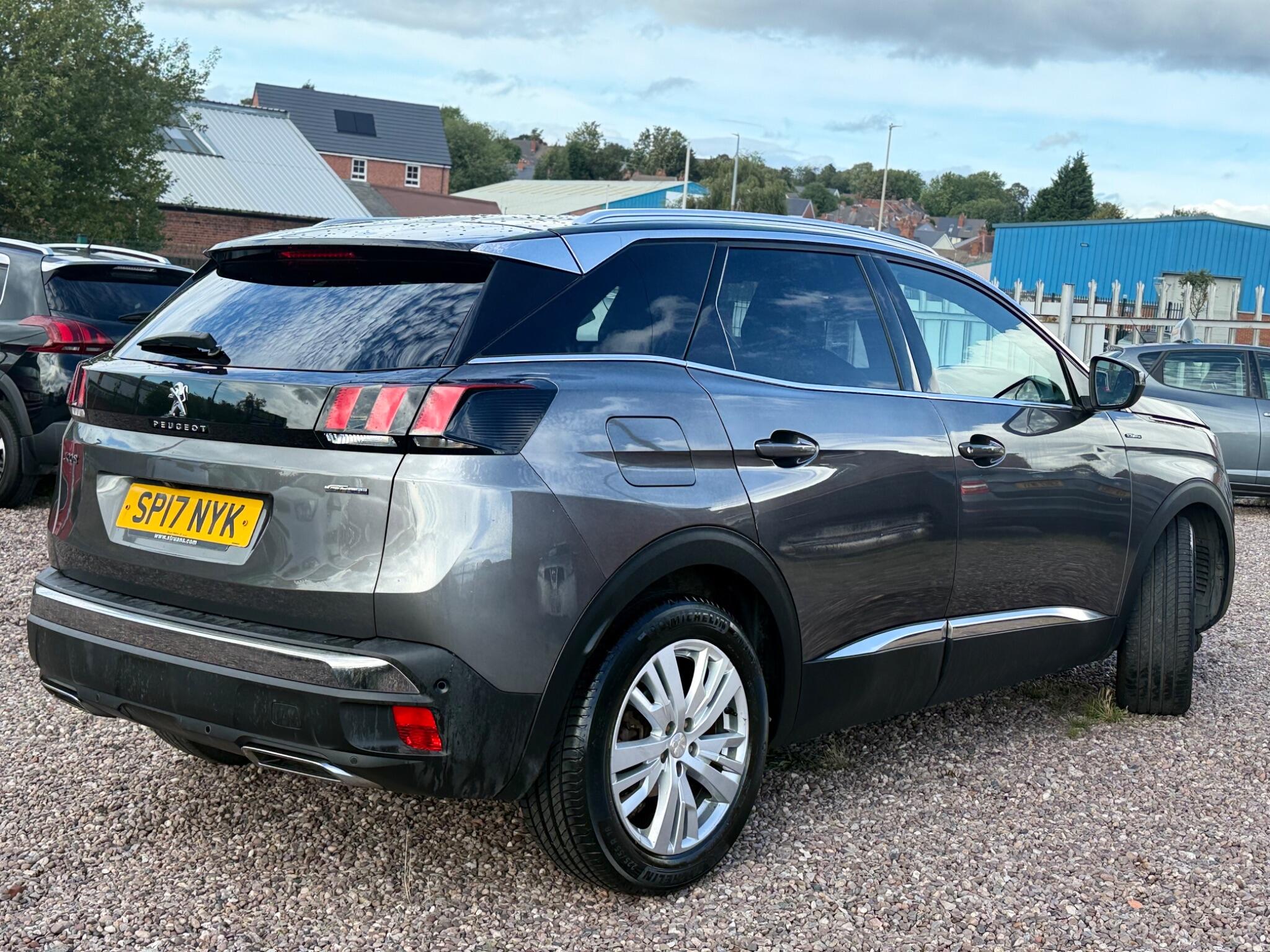 Peugeot 3008 view 4