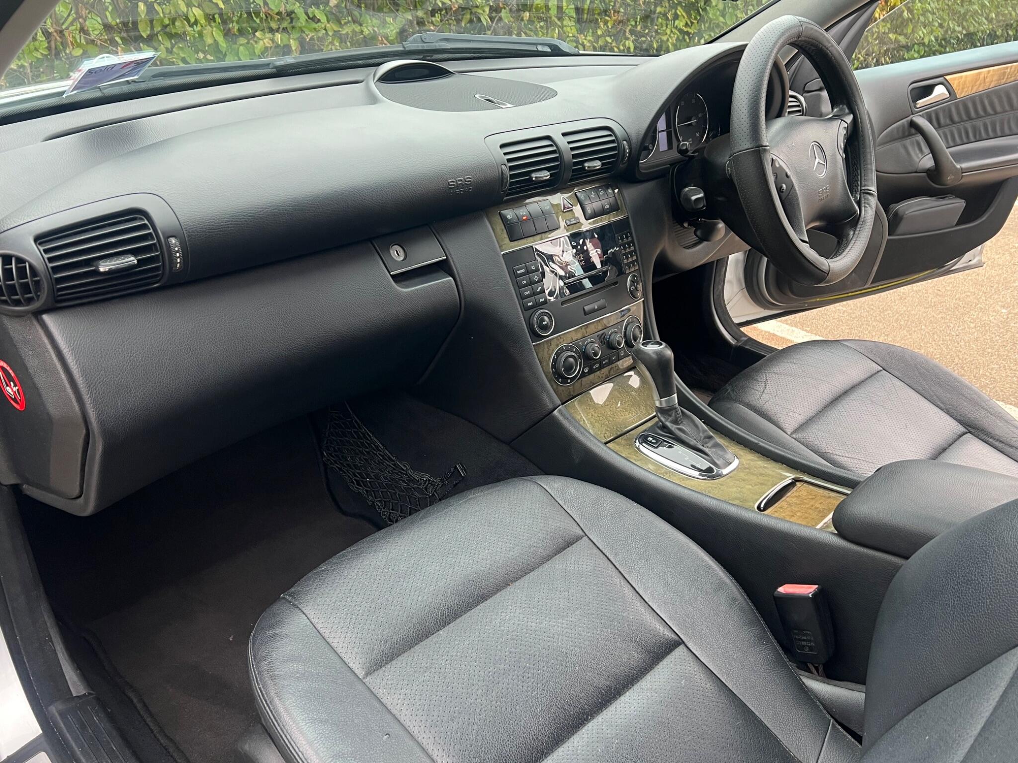 Mercedes-Benz C-Class view 35