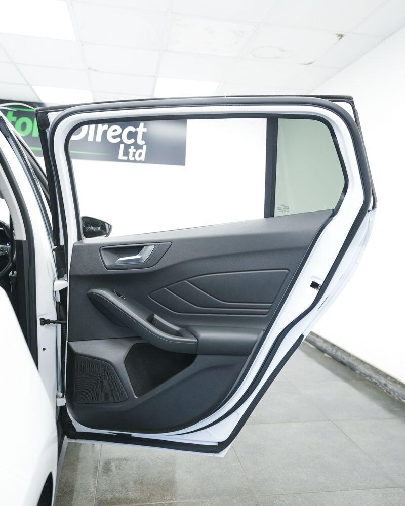 Ford Focus view 18