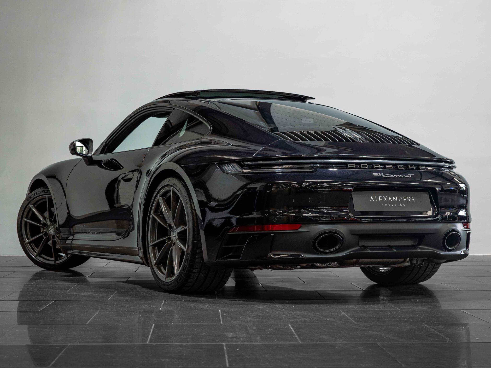 Porsche 911 view 9