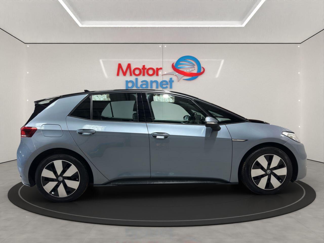 Volkswagen Id.3 view 5