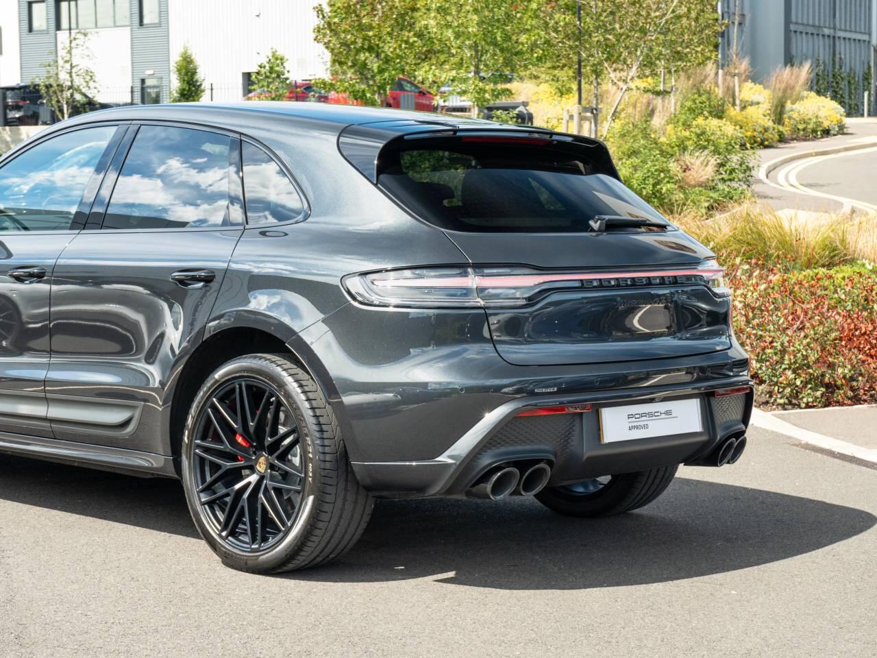 Porsche Macan view 8