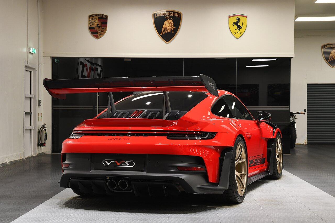 Porsche 911 view 3