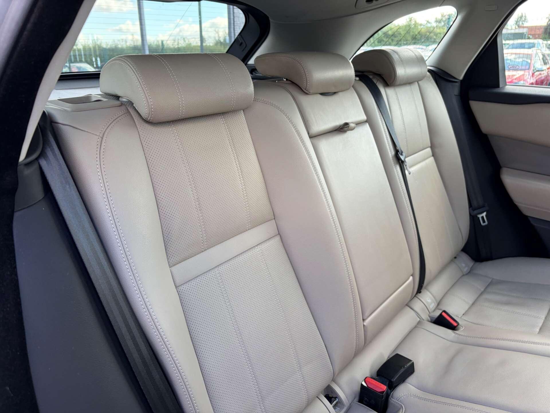 Land Rover Range Rover Velar view 31