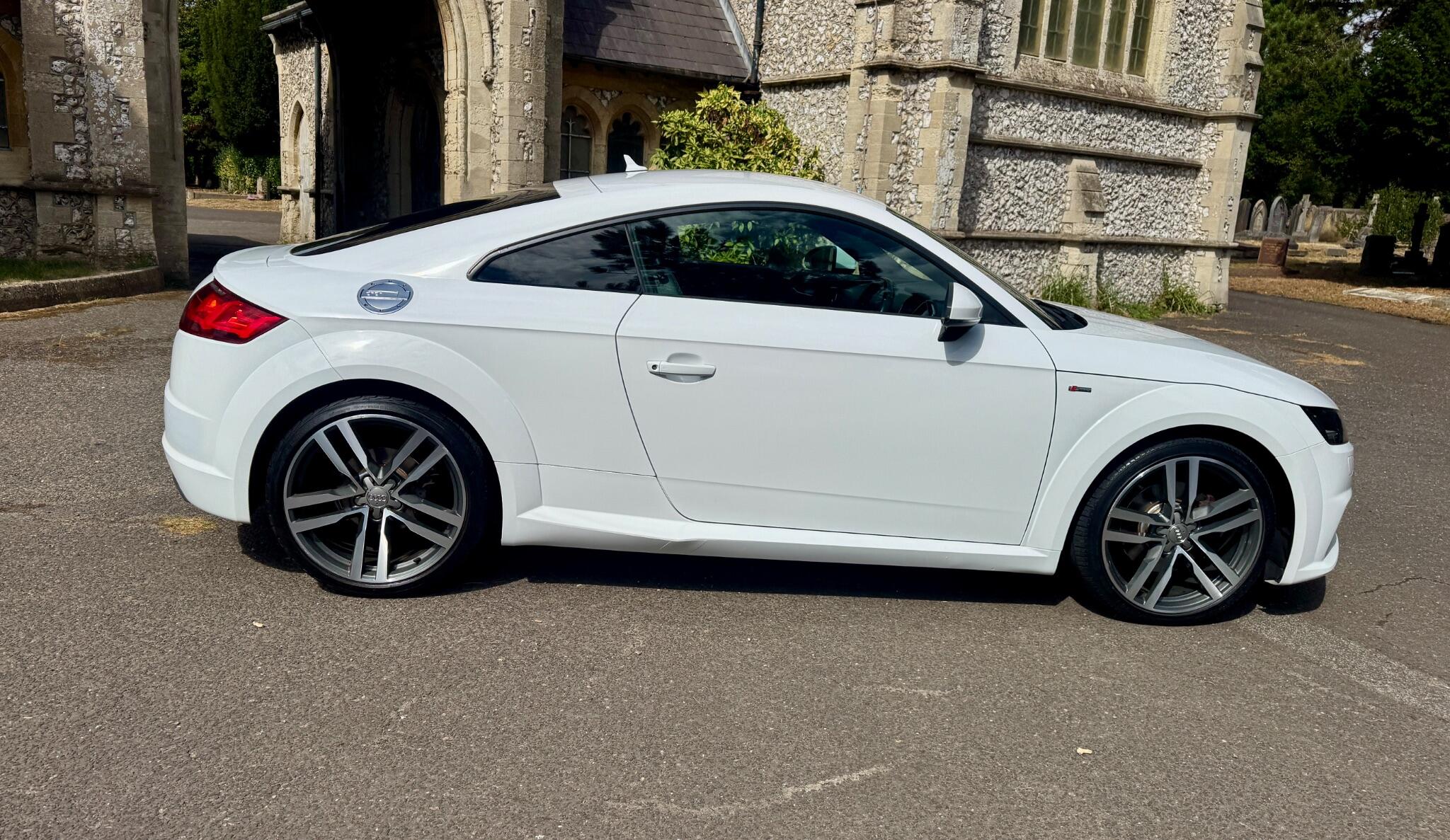 Audi TT view 18