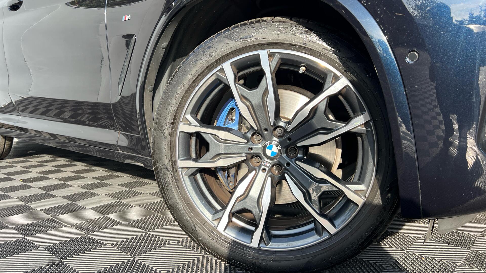 BMW X4 view 25