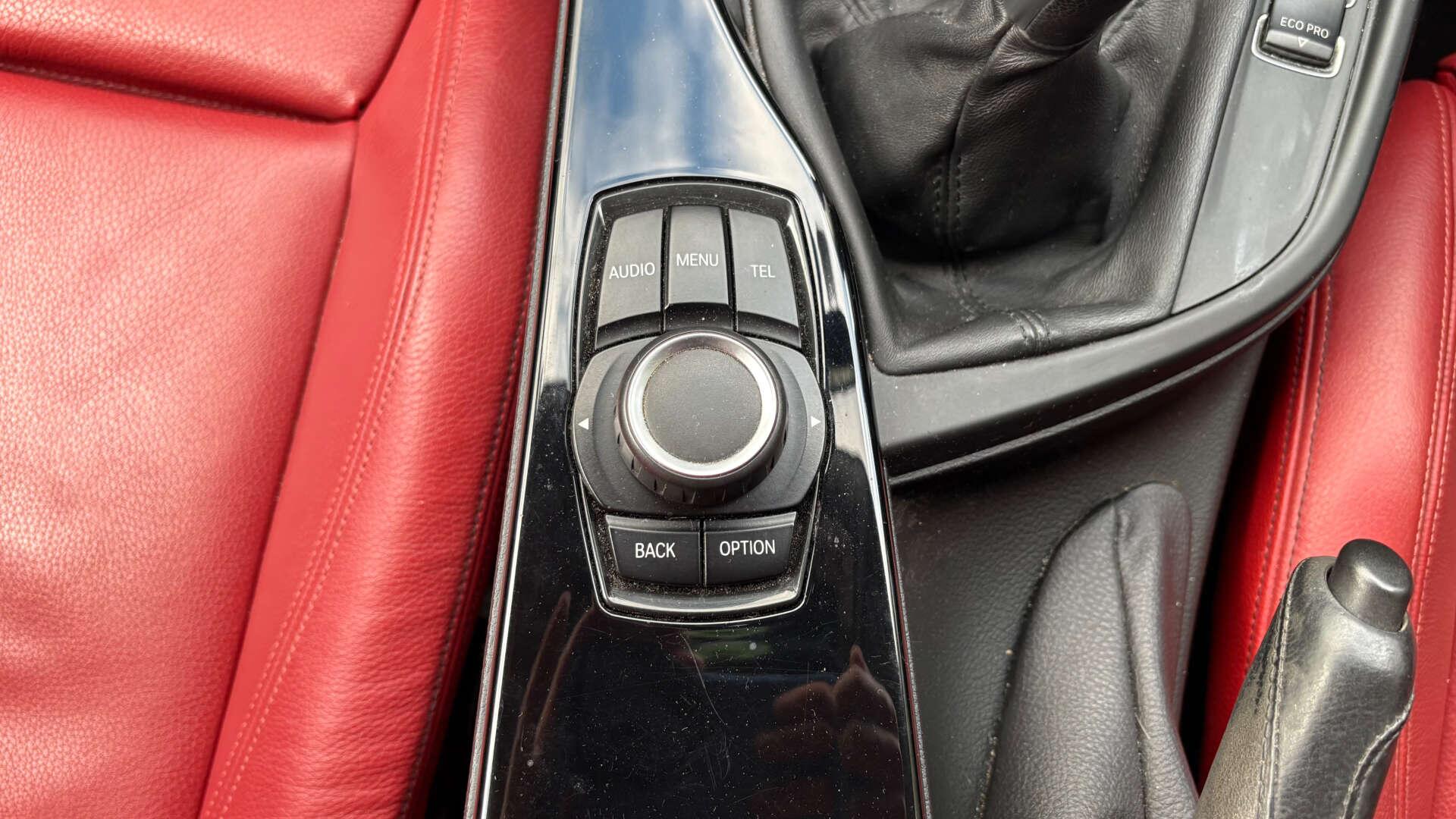 BMW 3 Series view 32