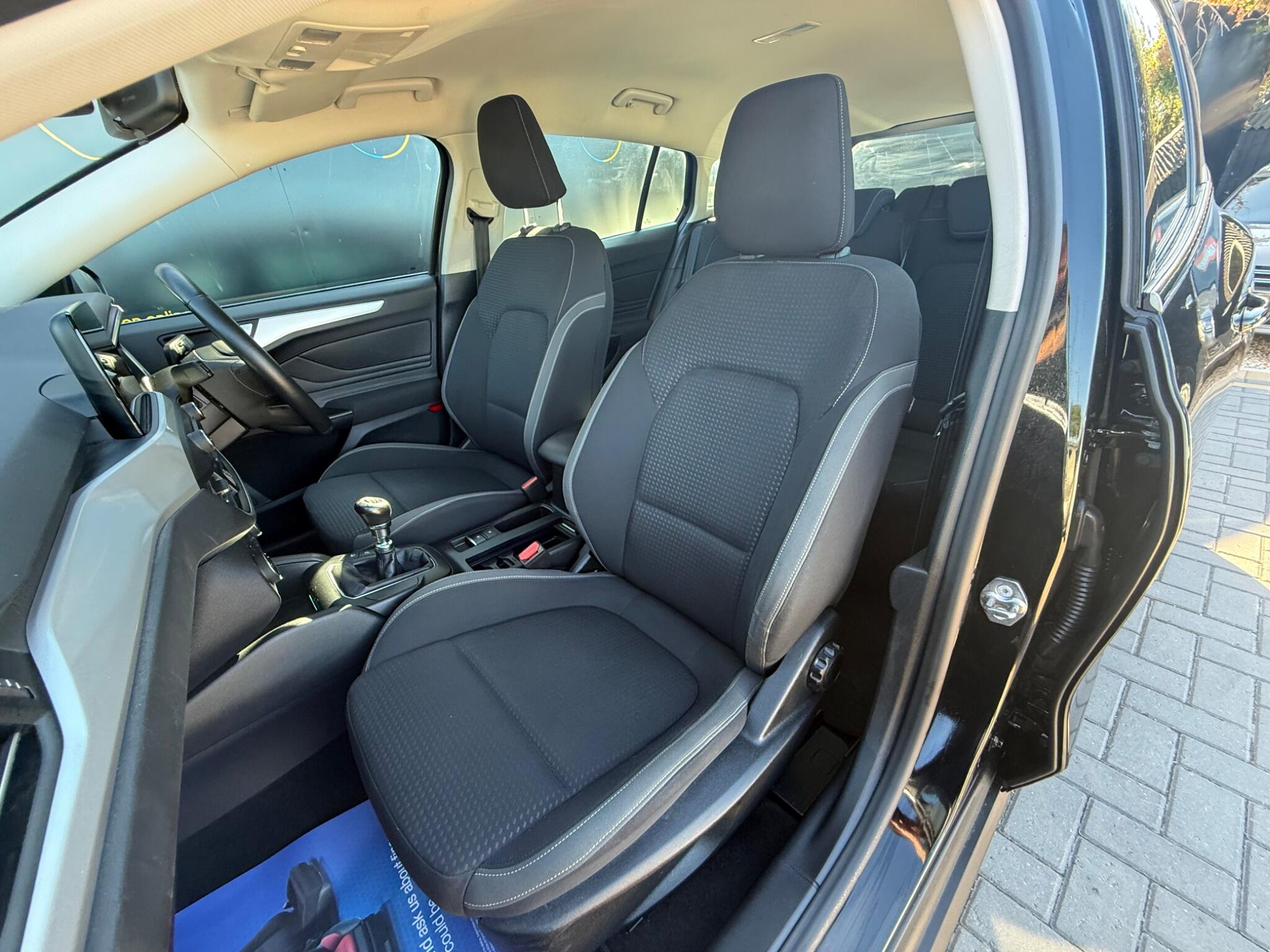 Ford Focus view 19