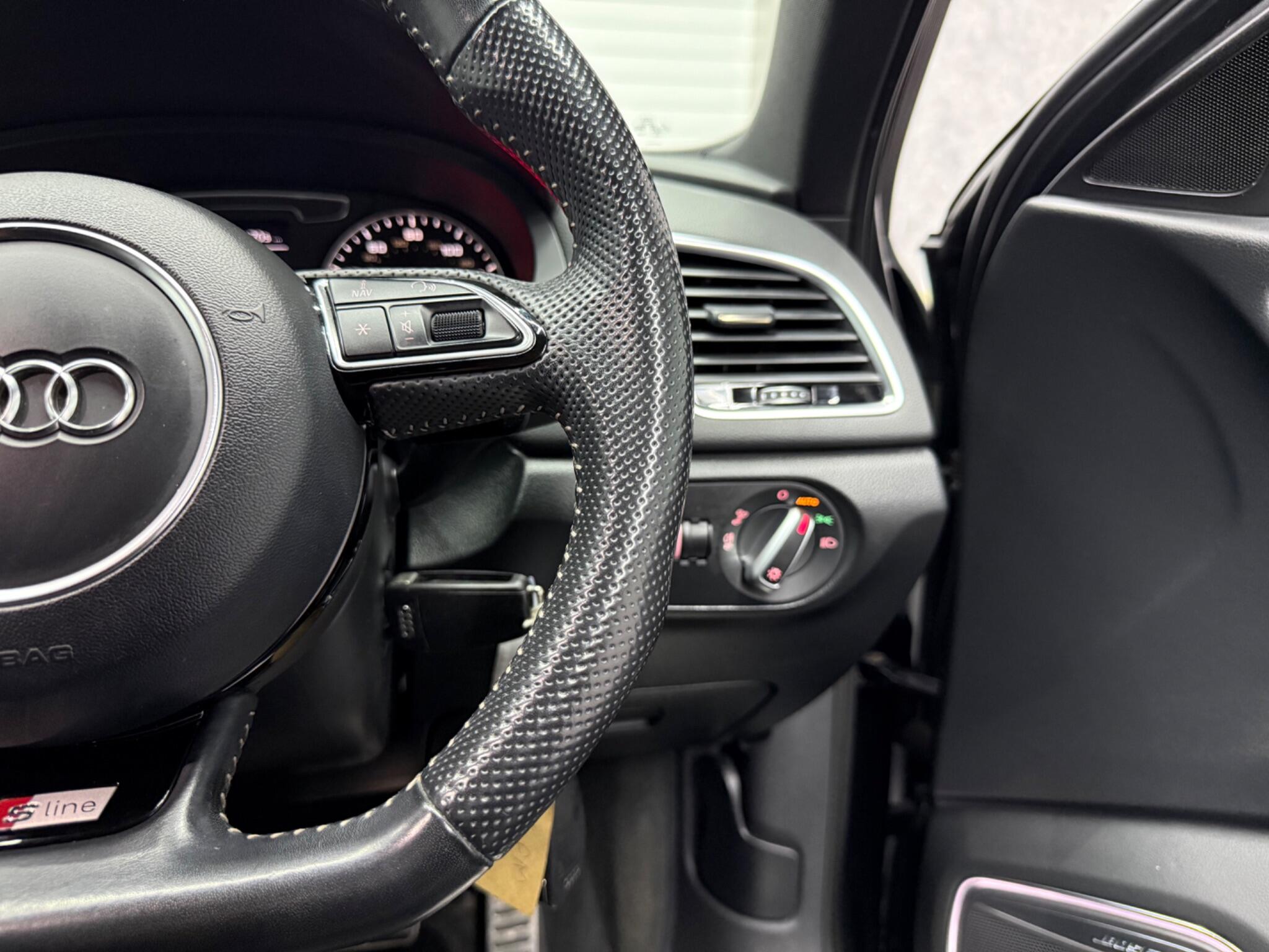 Audi Q3 view 12