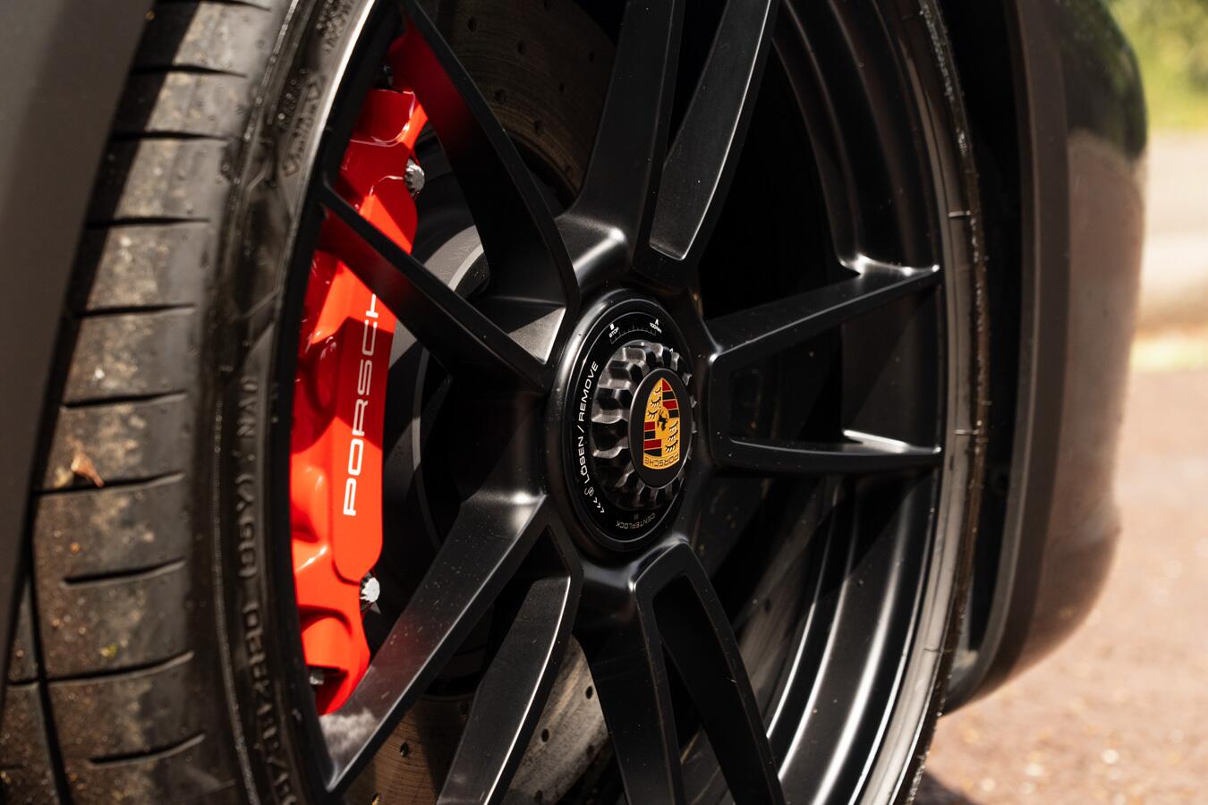 Porsche 911 view 12