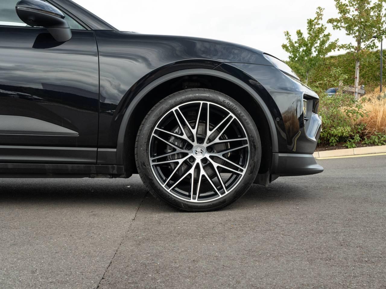 Porsche Macan view 13