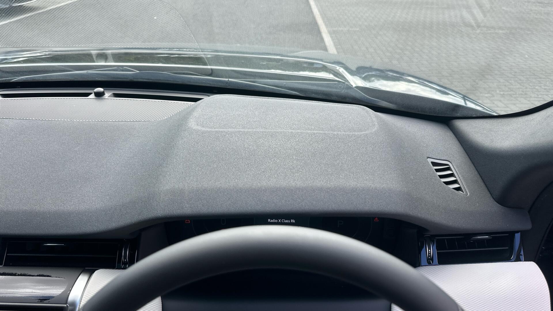 Land Rover Discovery Sport view 42