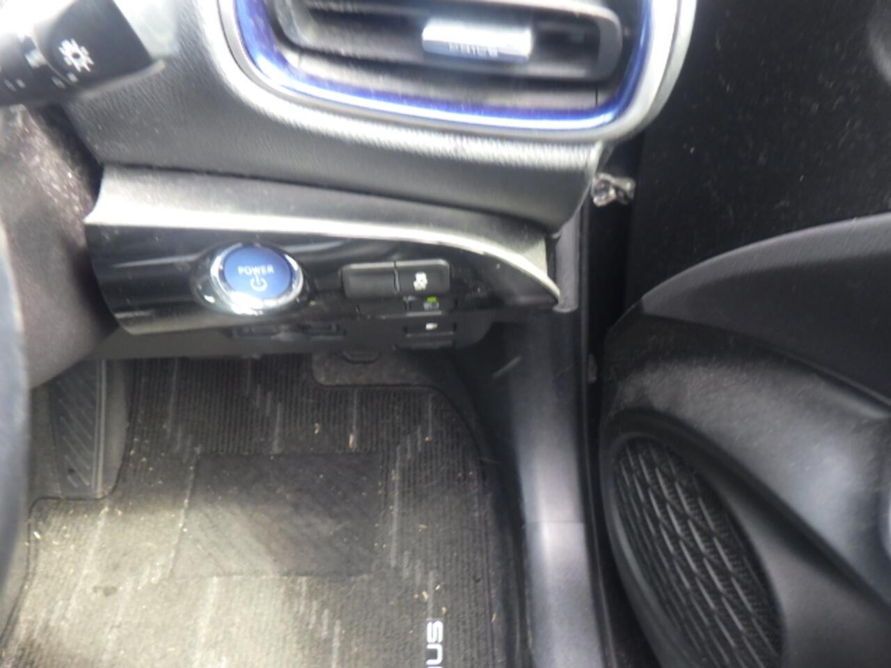Toyota Prius view 13