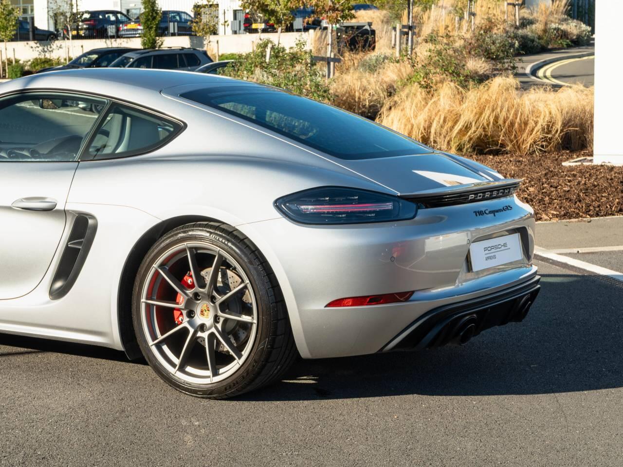 Porsche Cayman view 8