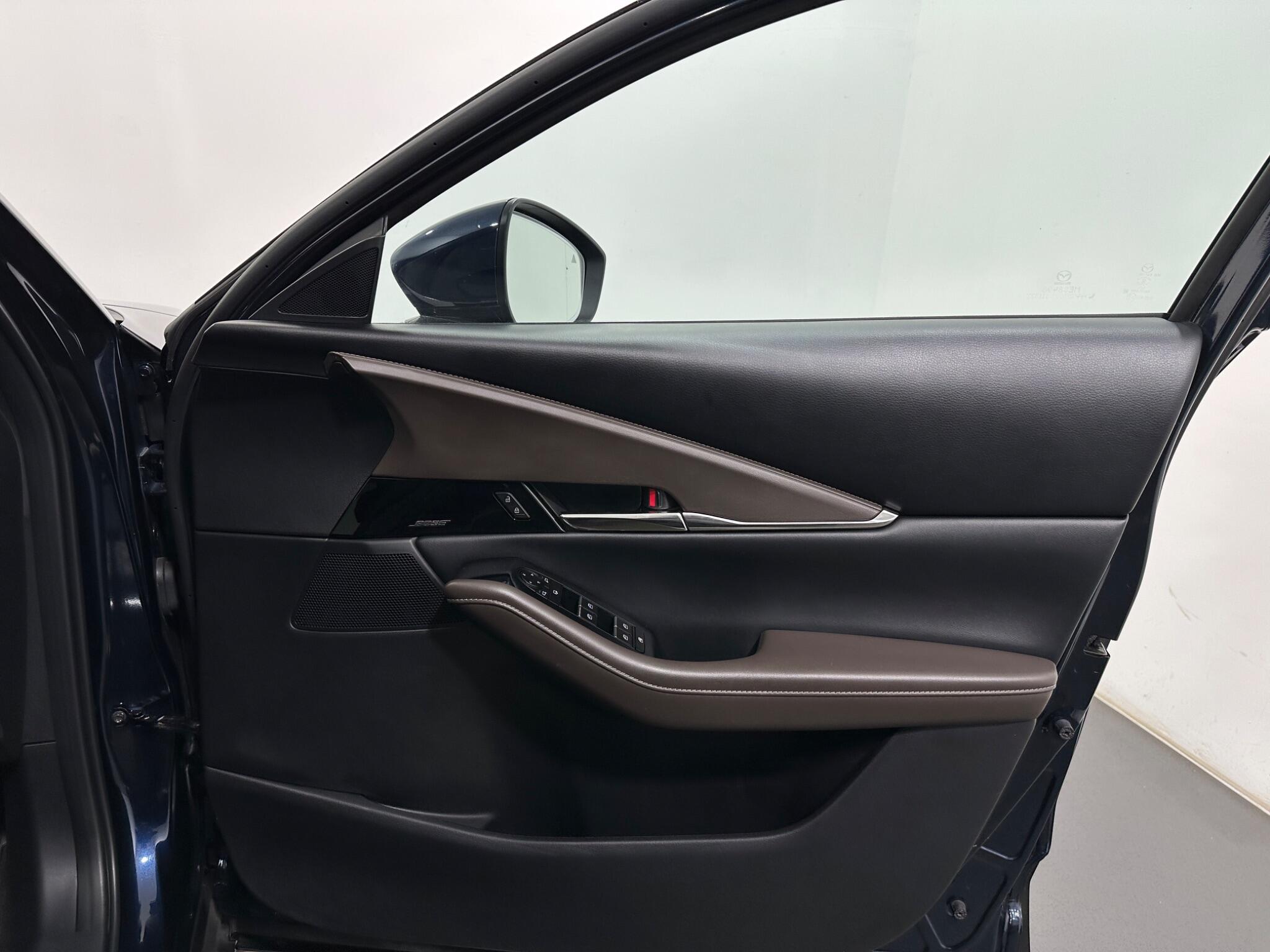 Mazda CX-30 view 32