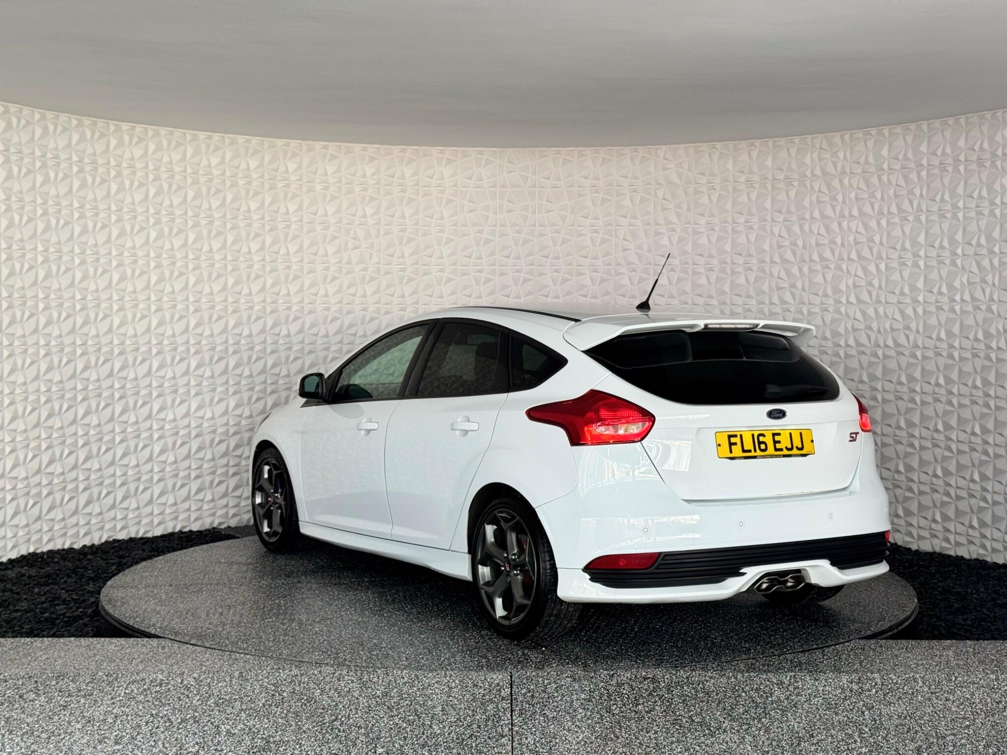 Ford Focus view 18