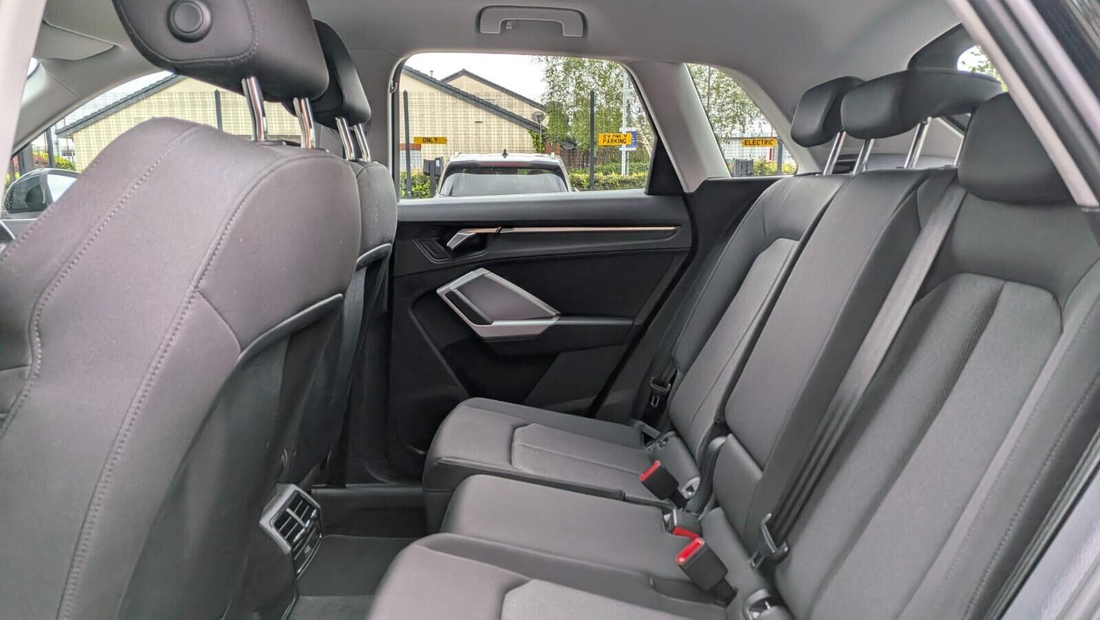 Audi Q3 view 22