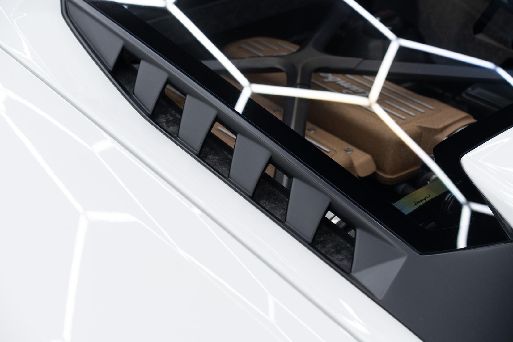 Lamborghini Huracan view 20