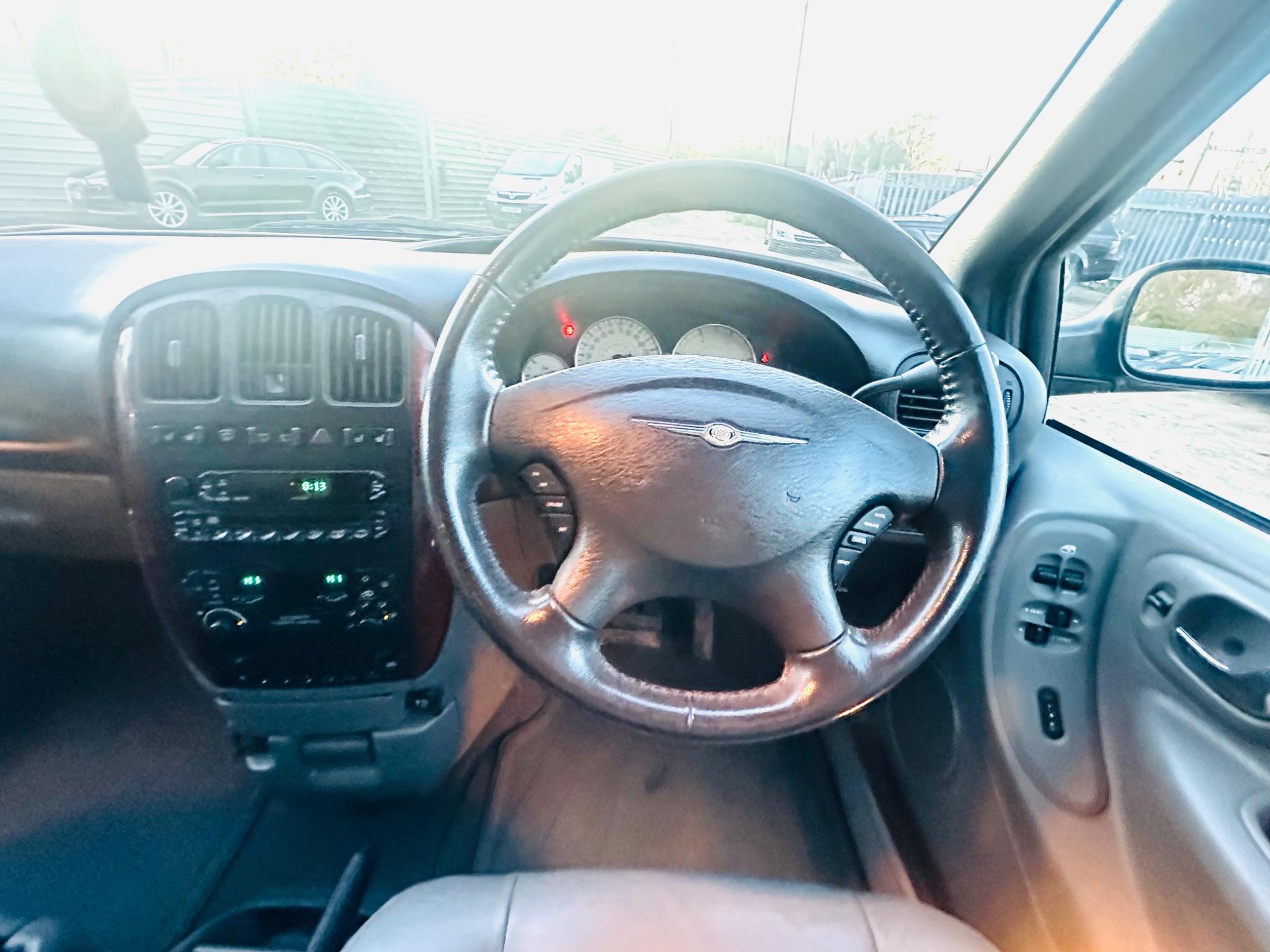 Chrysler Grand Voyager view 22