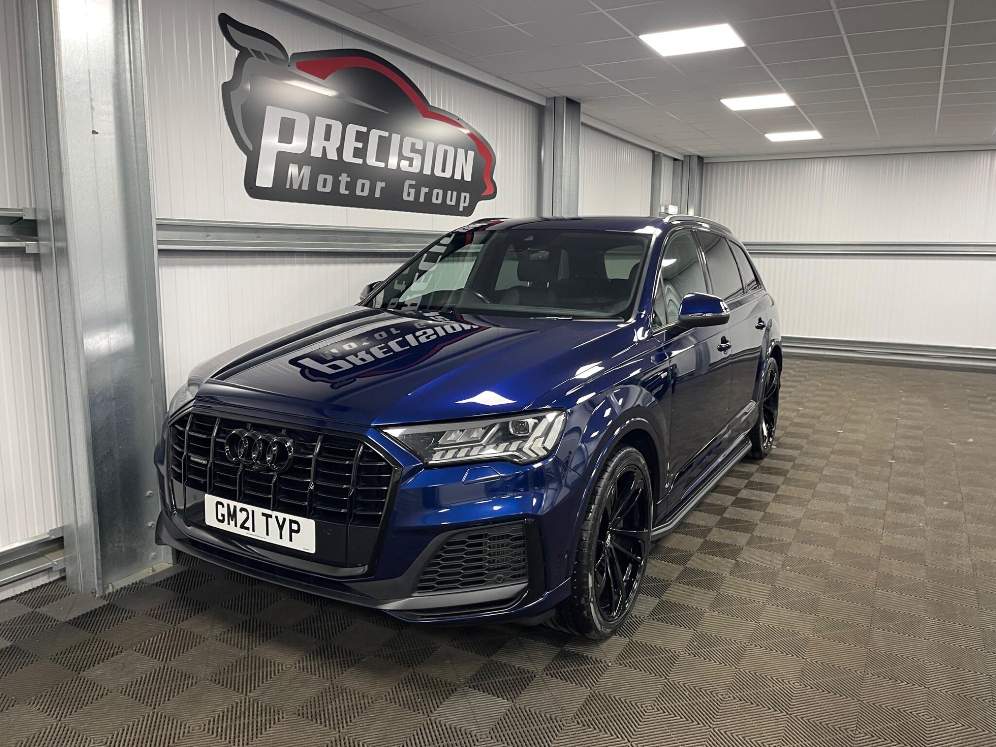 Audi Q7 view 10