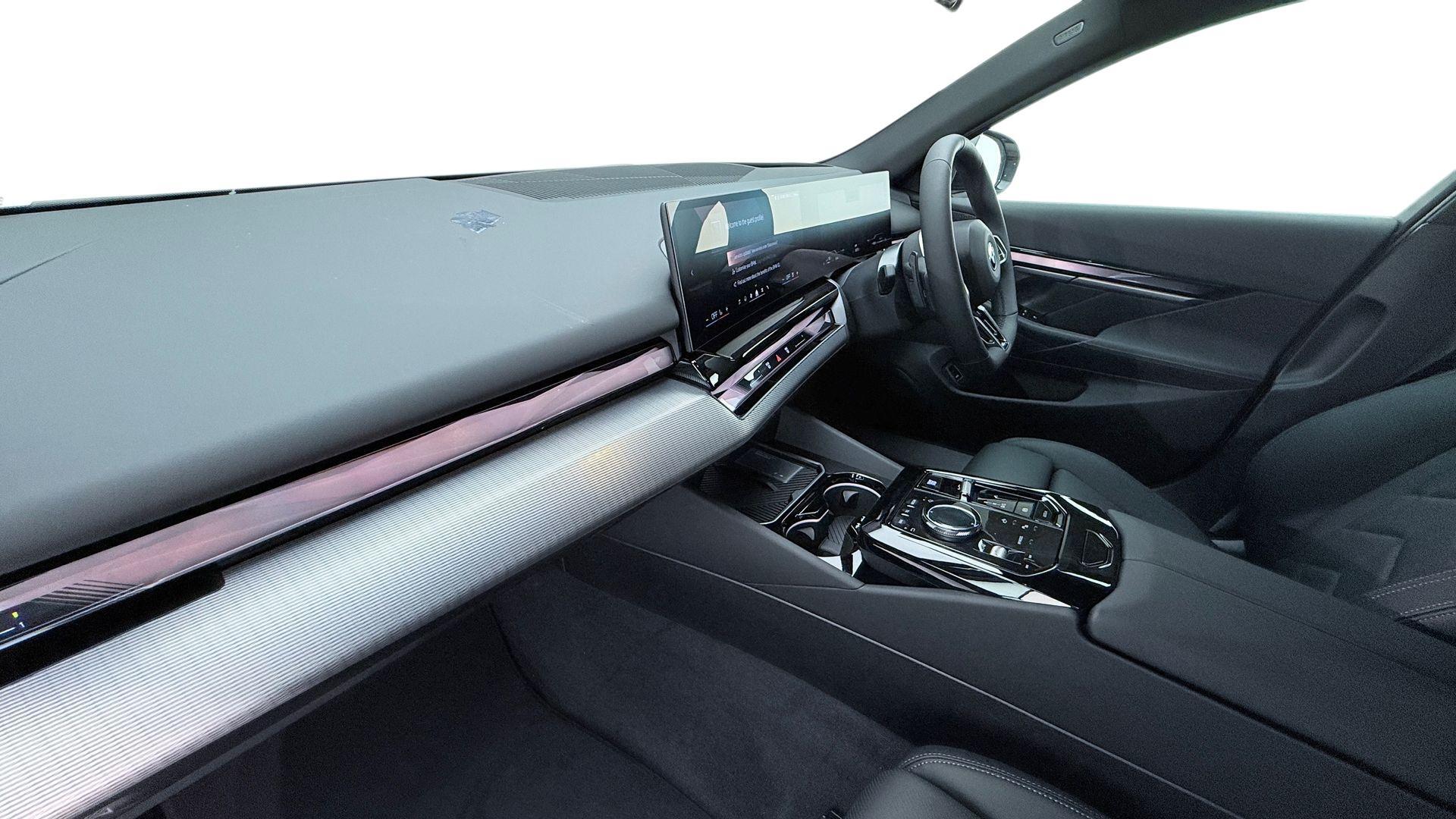 BMW 5 Series view 7