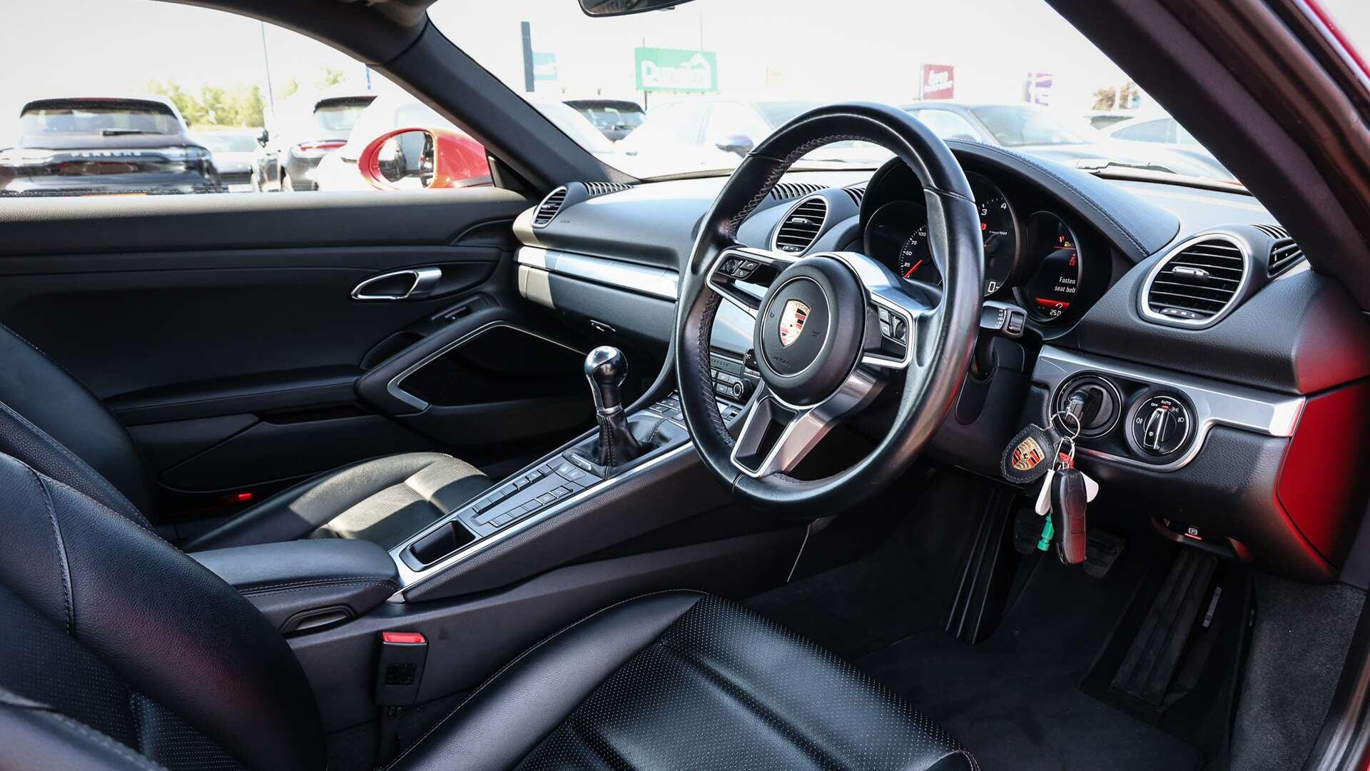 Porsche Cayman view 11