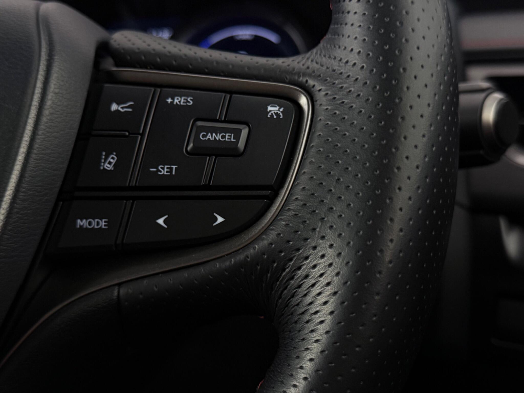 Lexus Ux view 17