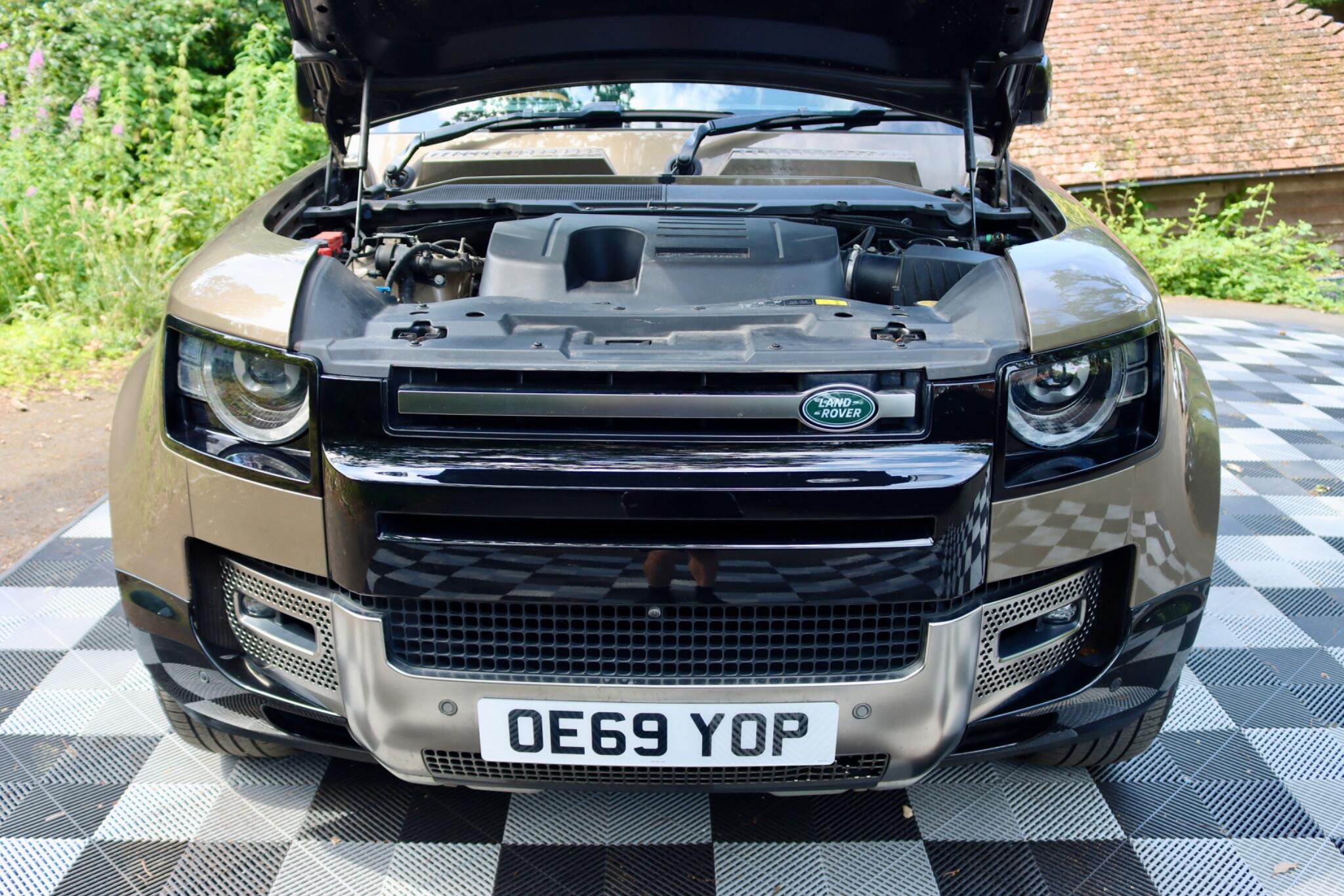 Land Rover Defender view 27
