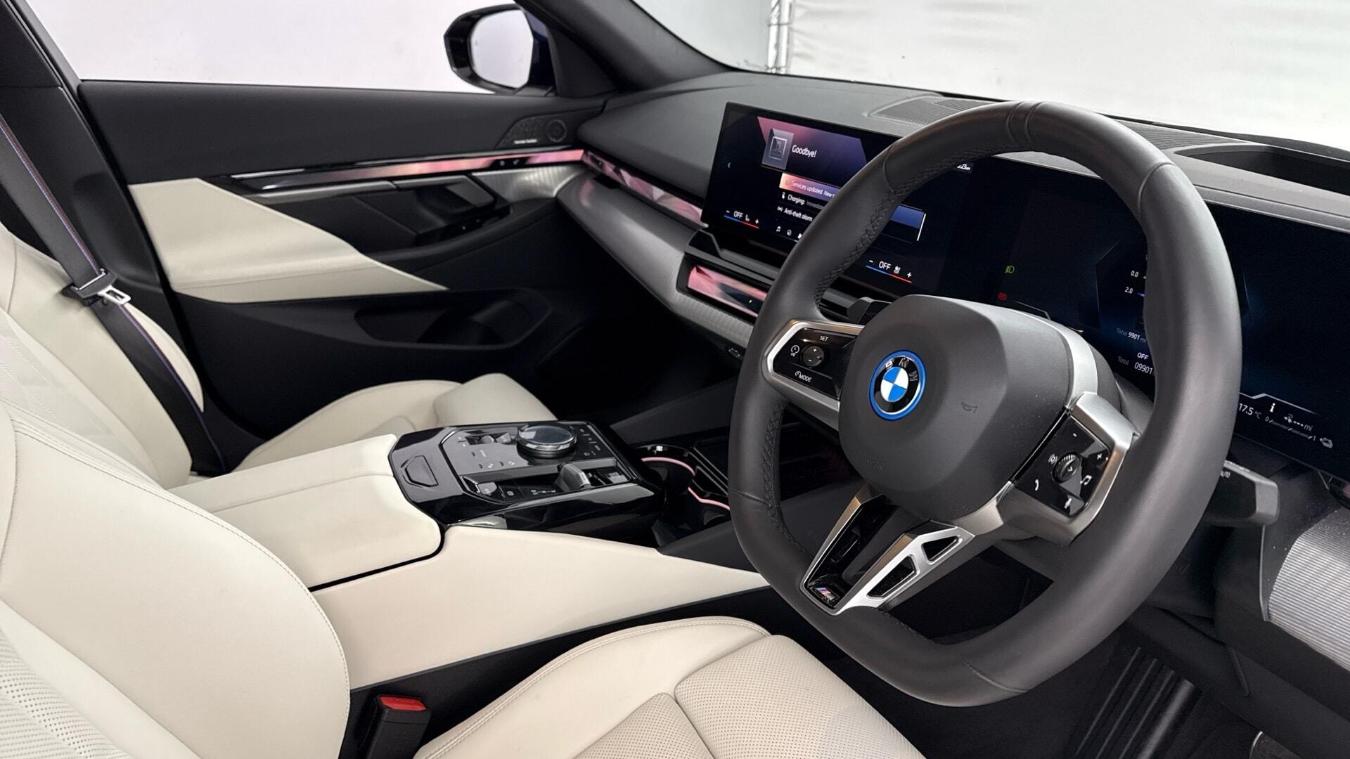 BMW 5 Series view 6
