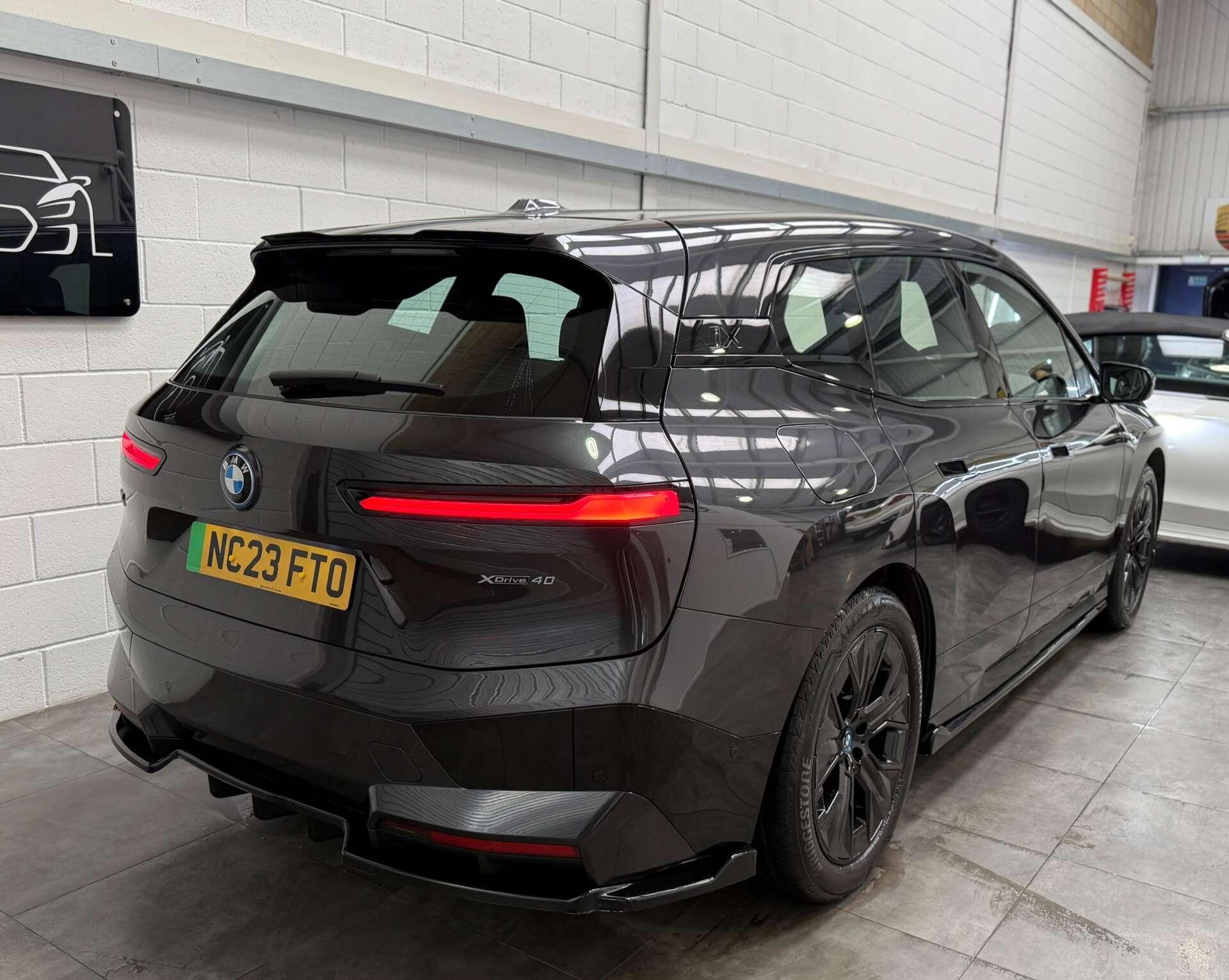 BMW Ix view 8