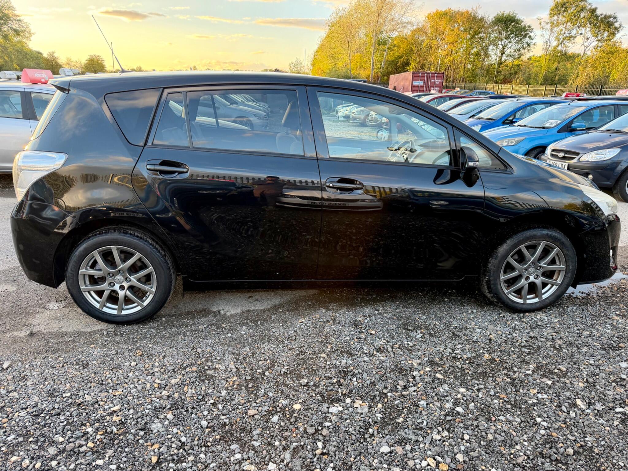 Toyota Verso view 17