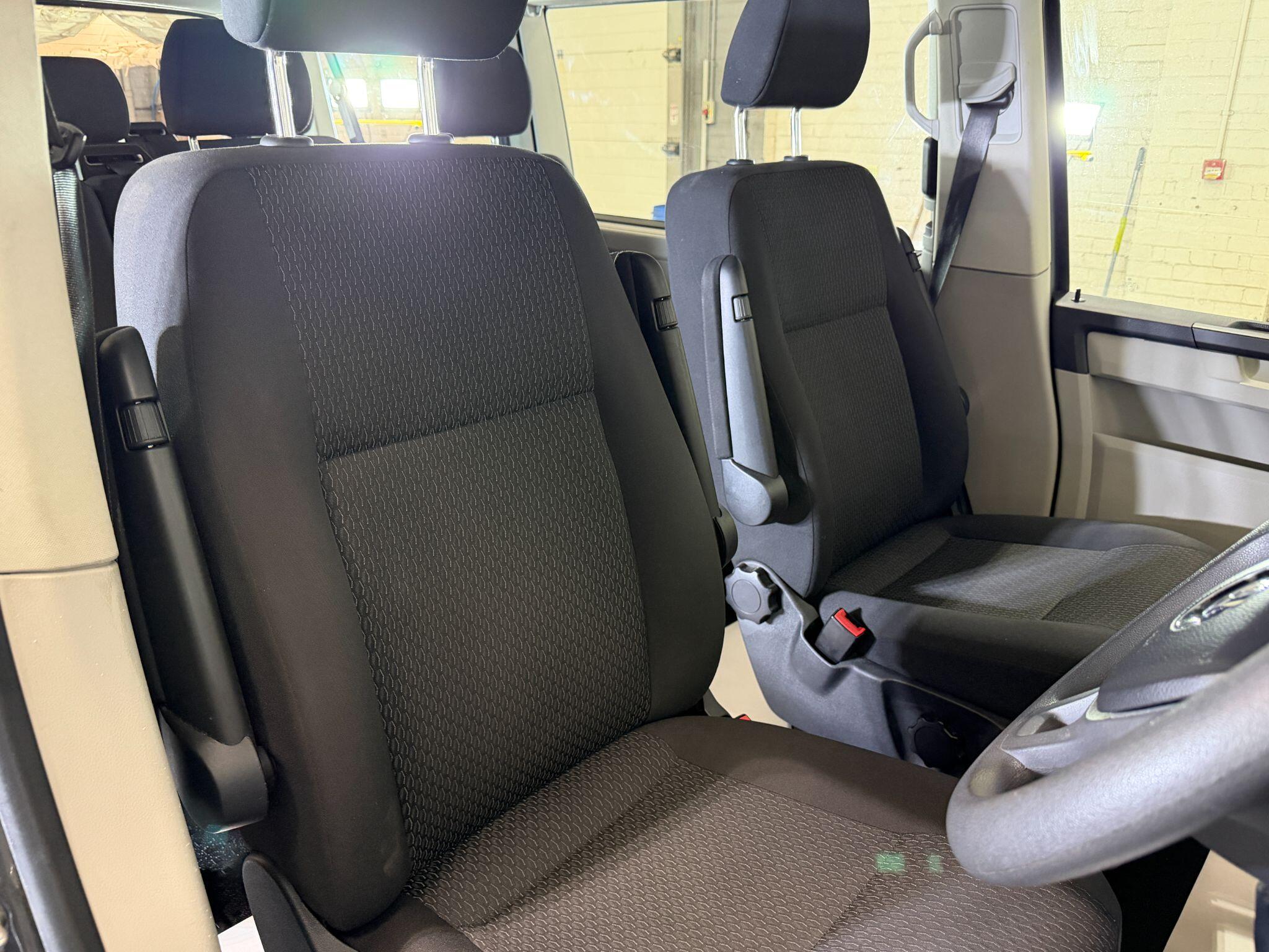 Volkswagen Transporter view 16