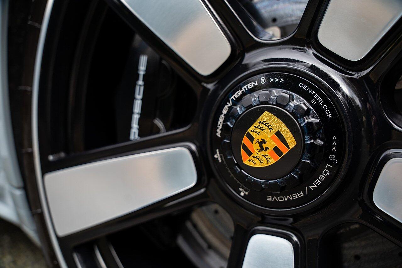 Porsche 911 view 96