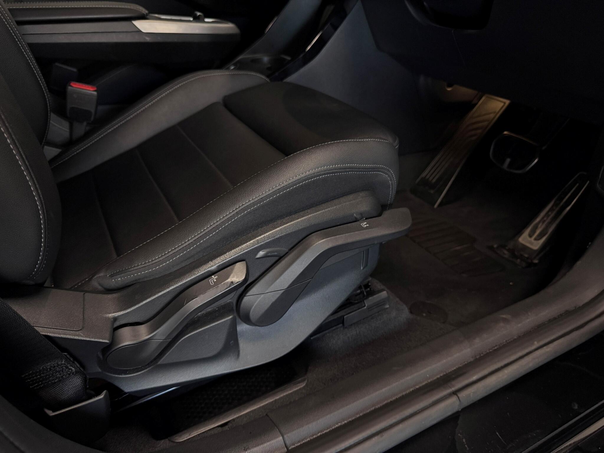 BMW 2 Series view 36