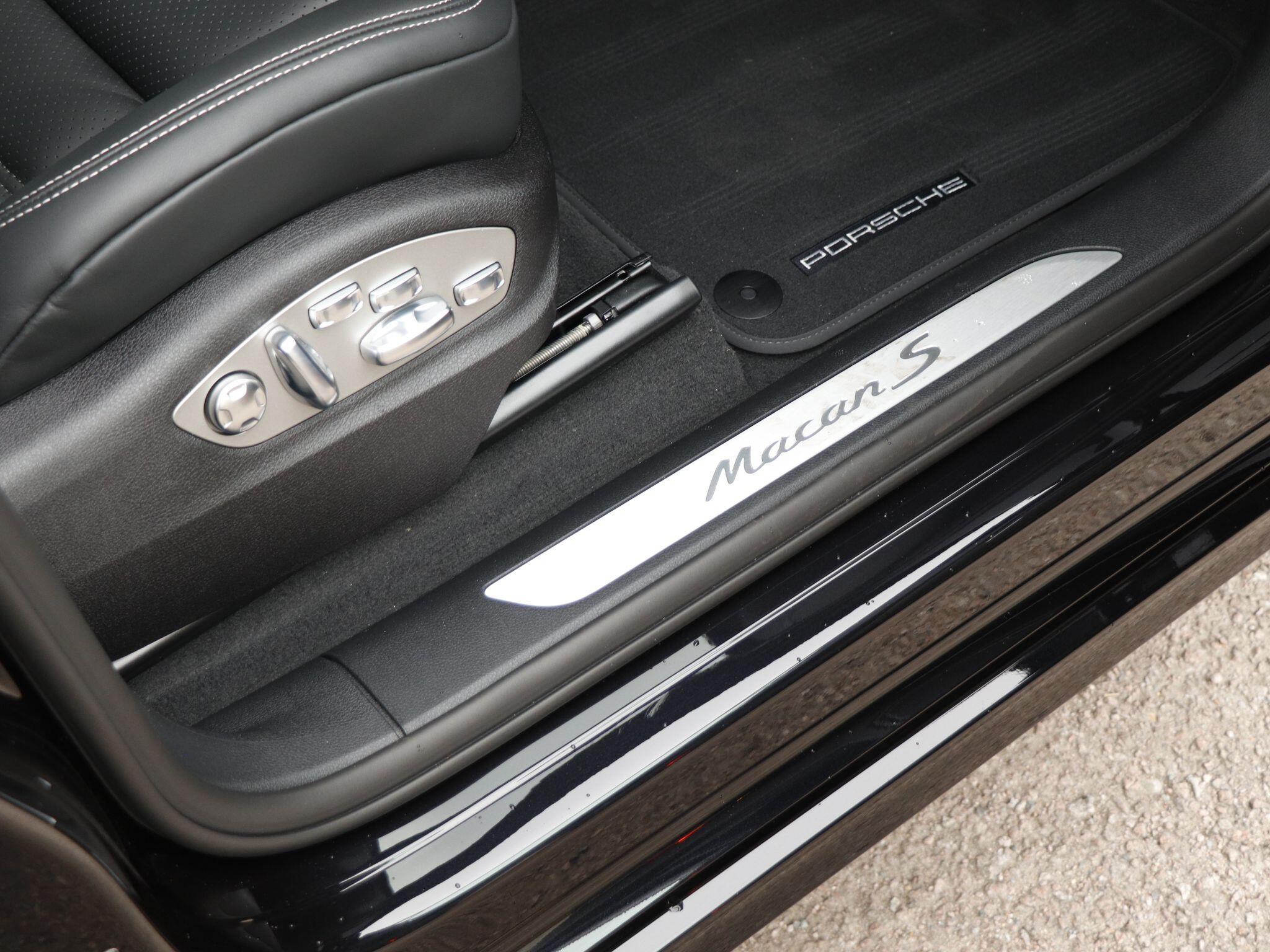 Porsche Macan view 23