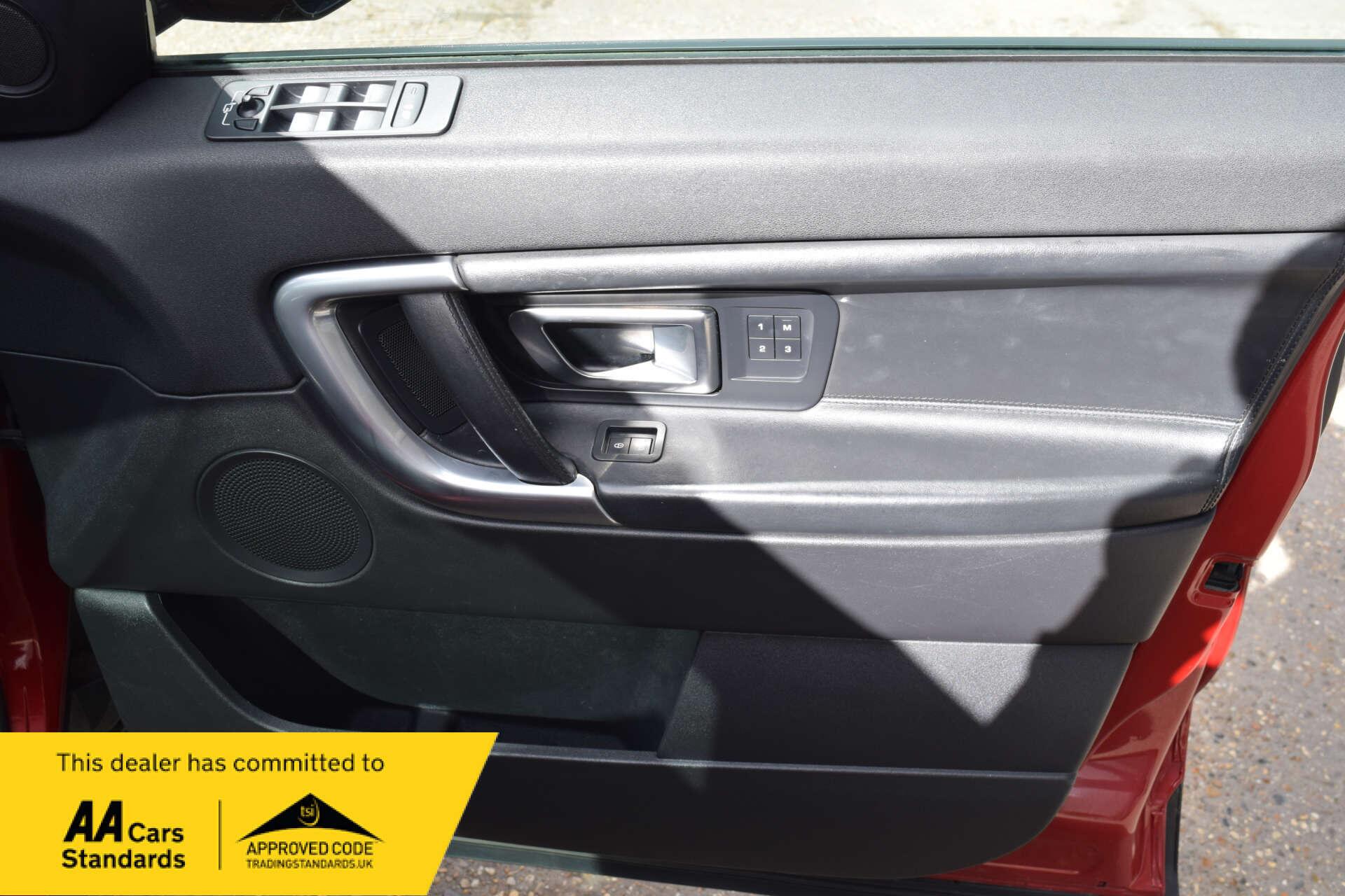 Land Rover Discovery Sport view 33