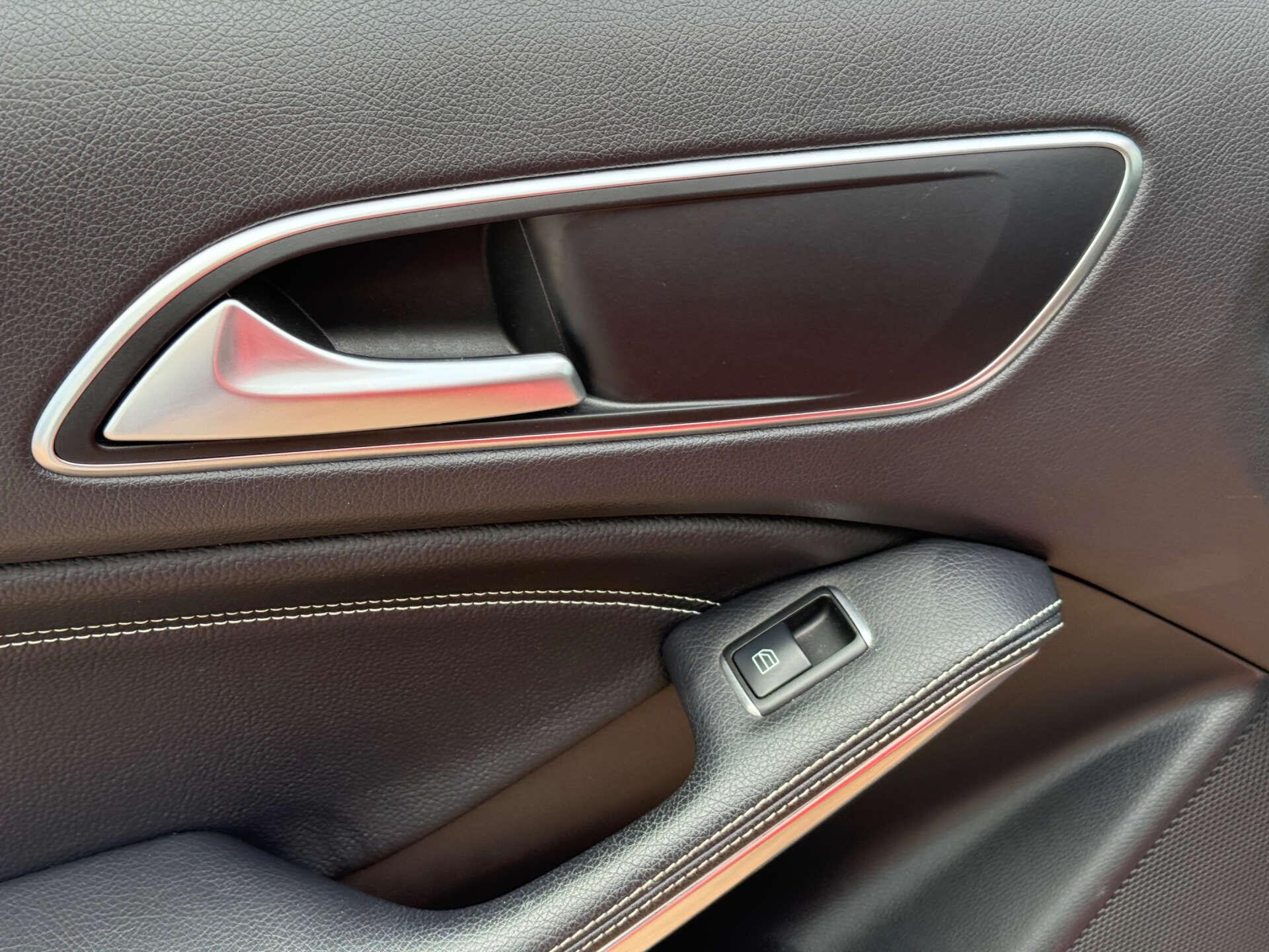 Mercedes-Benz GLA view 38