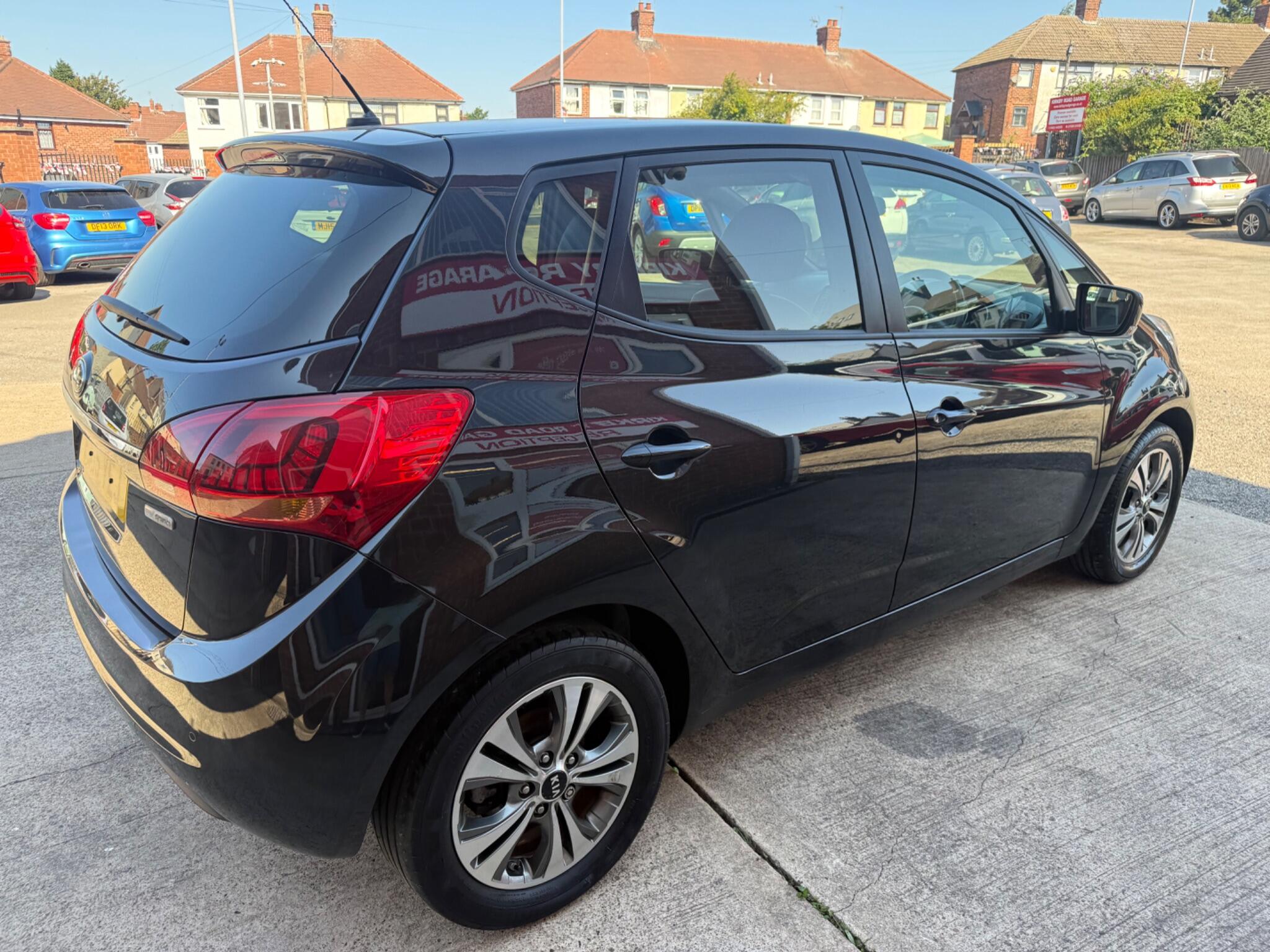 Kia Venga view 4